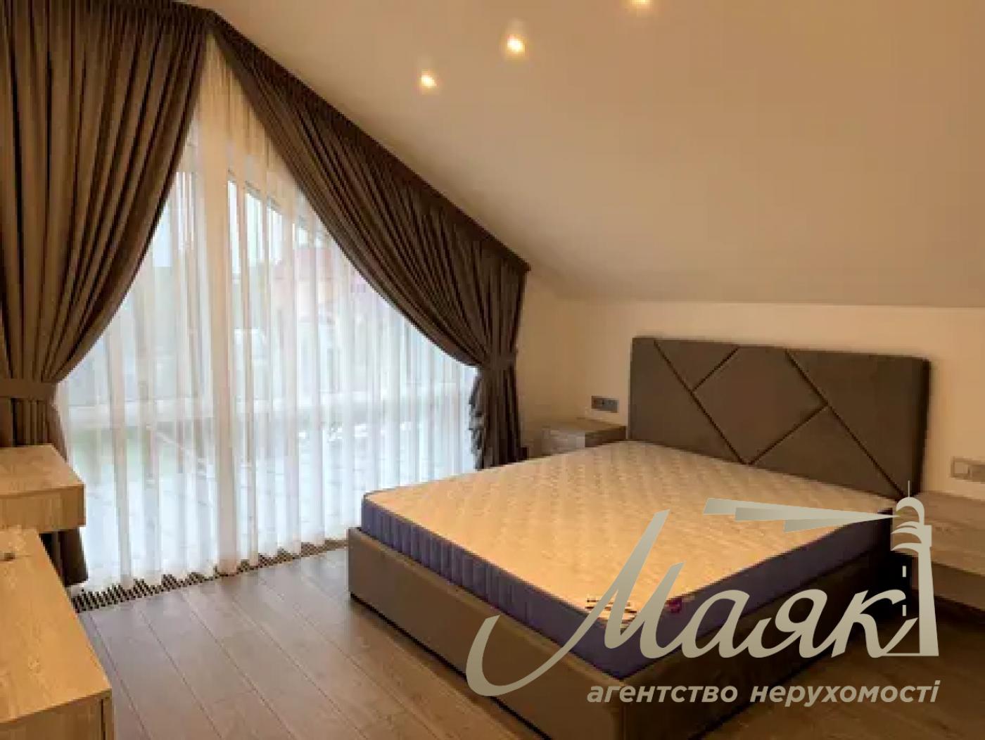 Продаж будинку з новим ремонтом 145м2, терасою та басейном у Глевасі