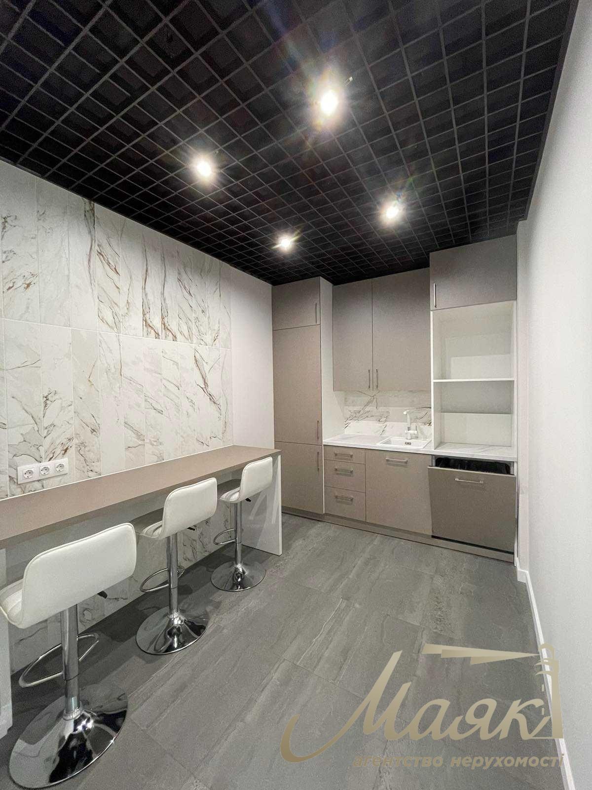 Office for rent in LCD Chicago.