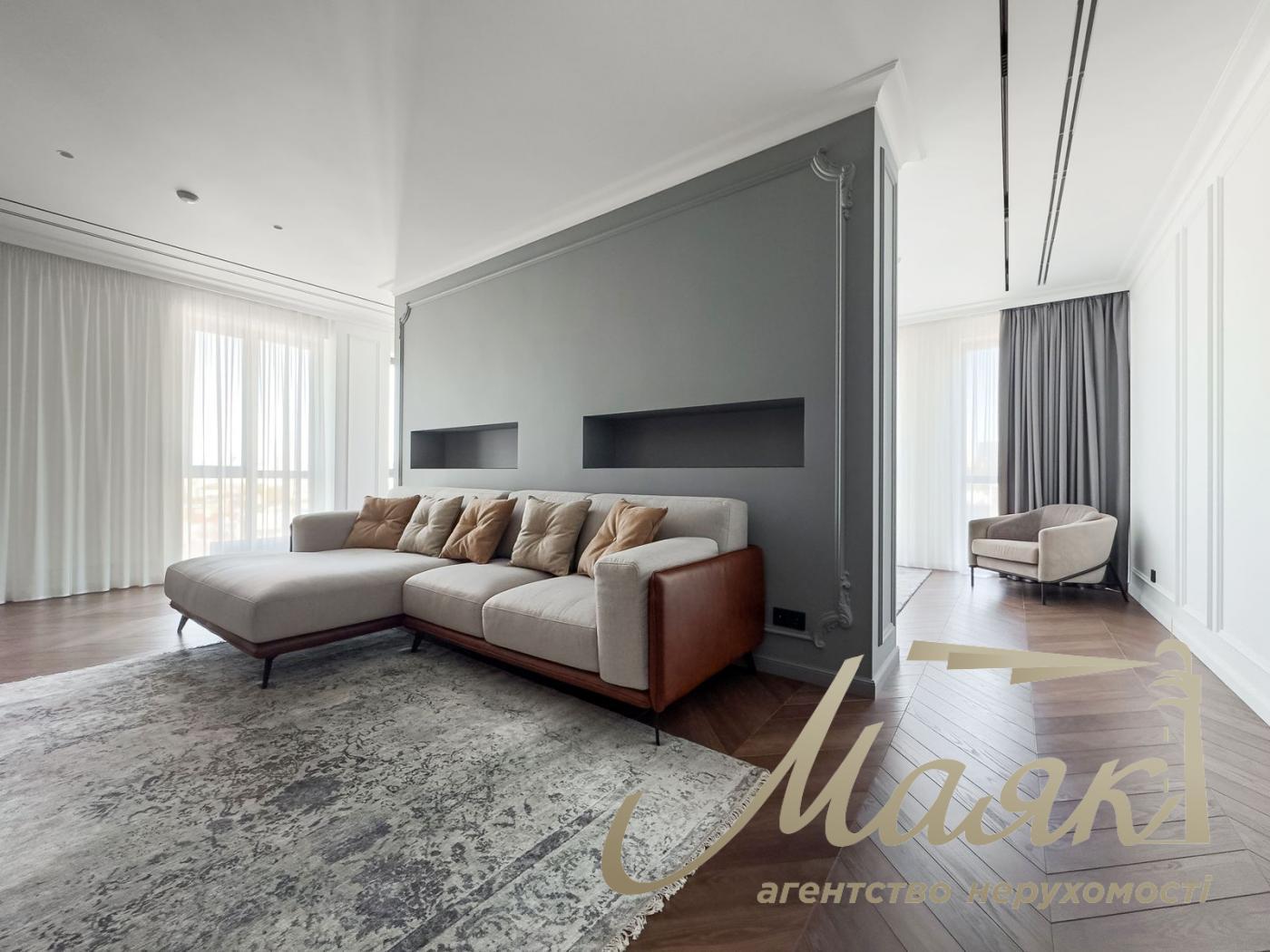 Rent of an exclusive apartment 300m2 in the residential complex Chicago Central house, Antonovicha st. (Gorky), 44