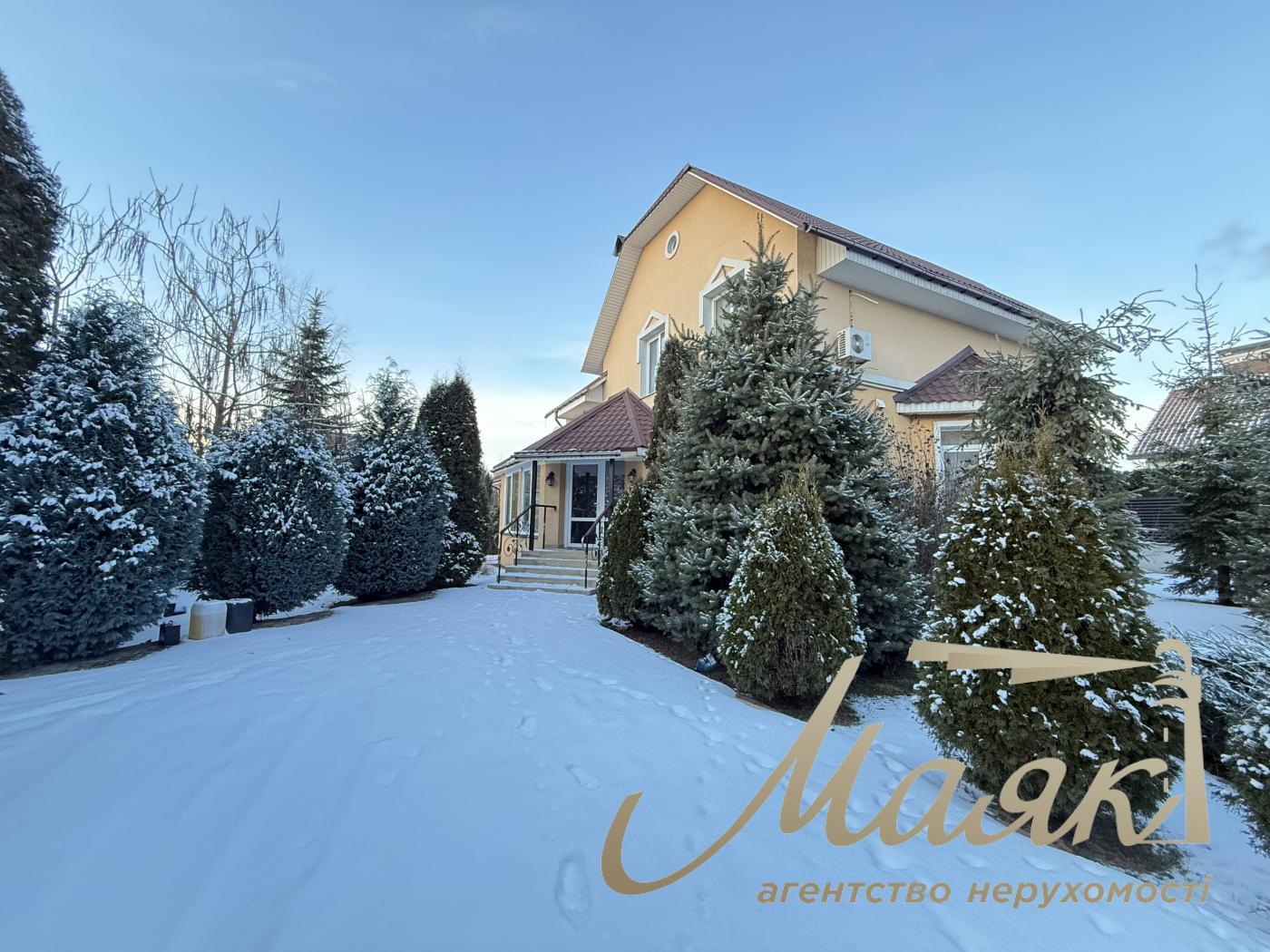 House for rent 300m2 in Kozin village, ulitsa Nova, in Montana Village.