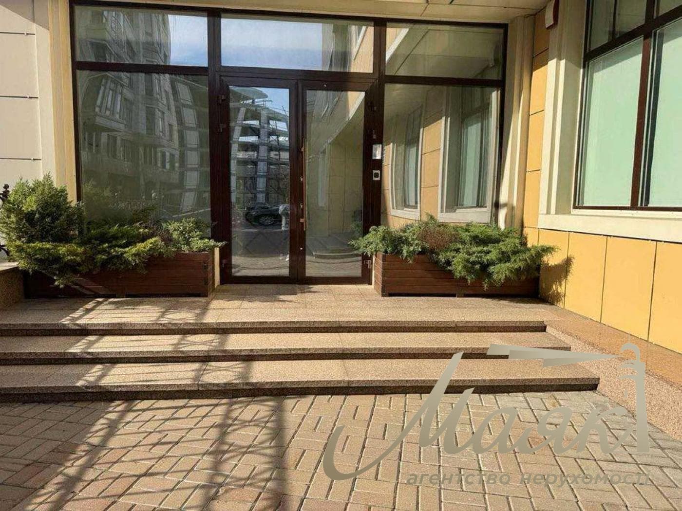 Оренда преміум-офісу площею 555 м² у бізнес-центрі «Самміт», вул. Грушеського, Центр