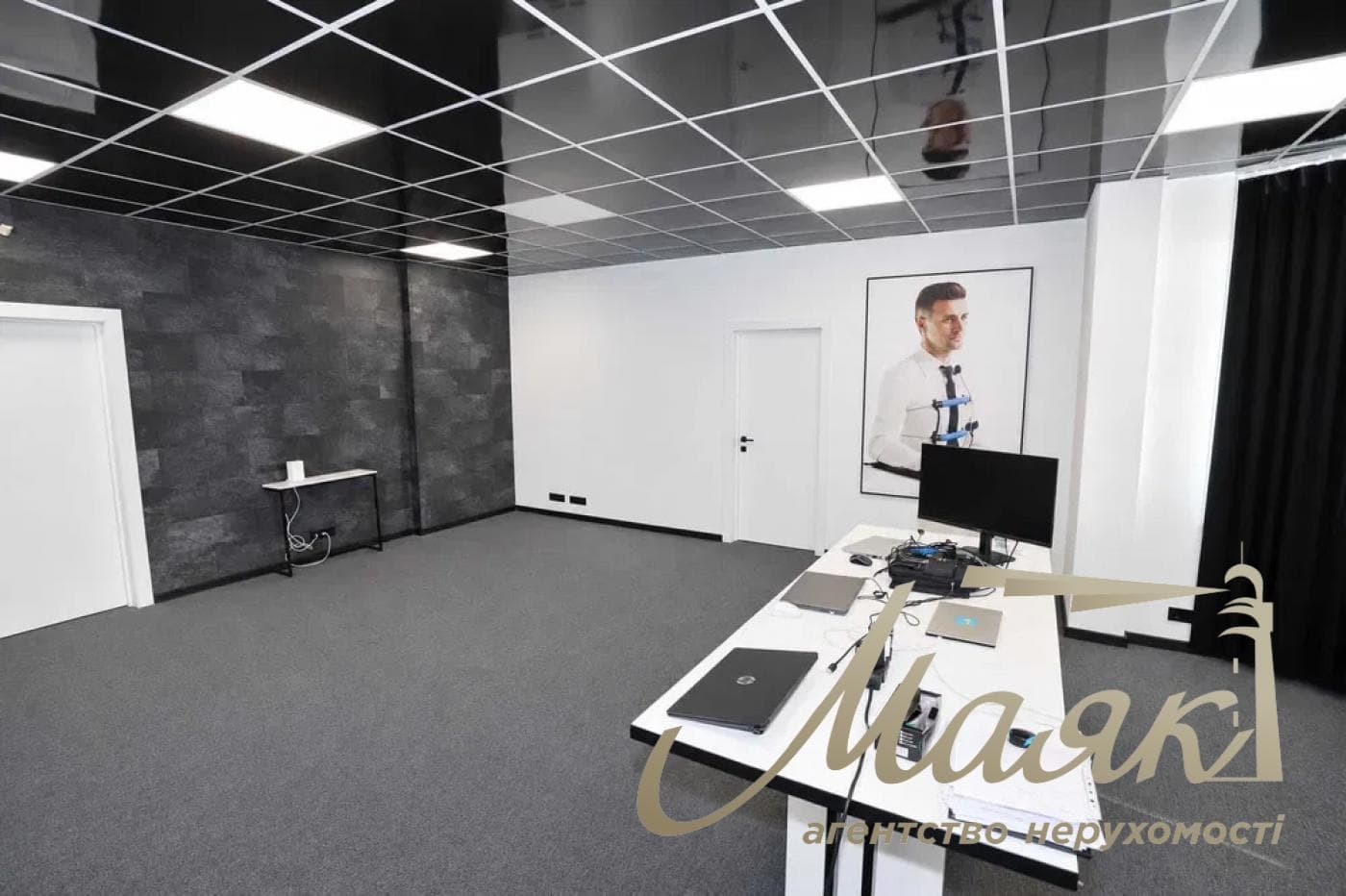 Rent a 180 m² furnished standalone office at 32A Yevhen Konovalets Street, Pechersk