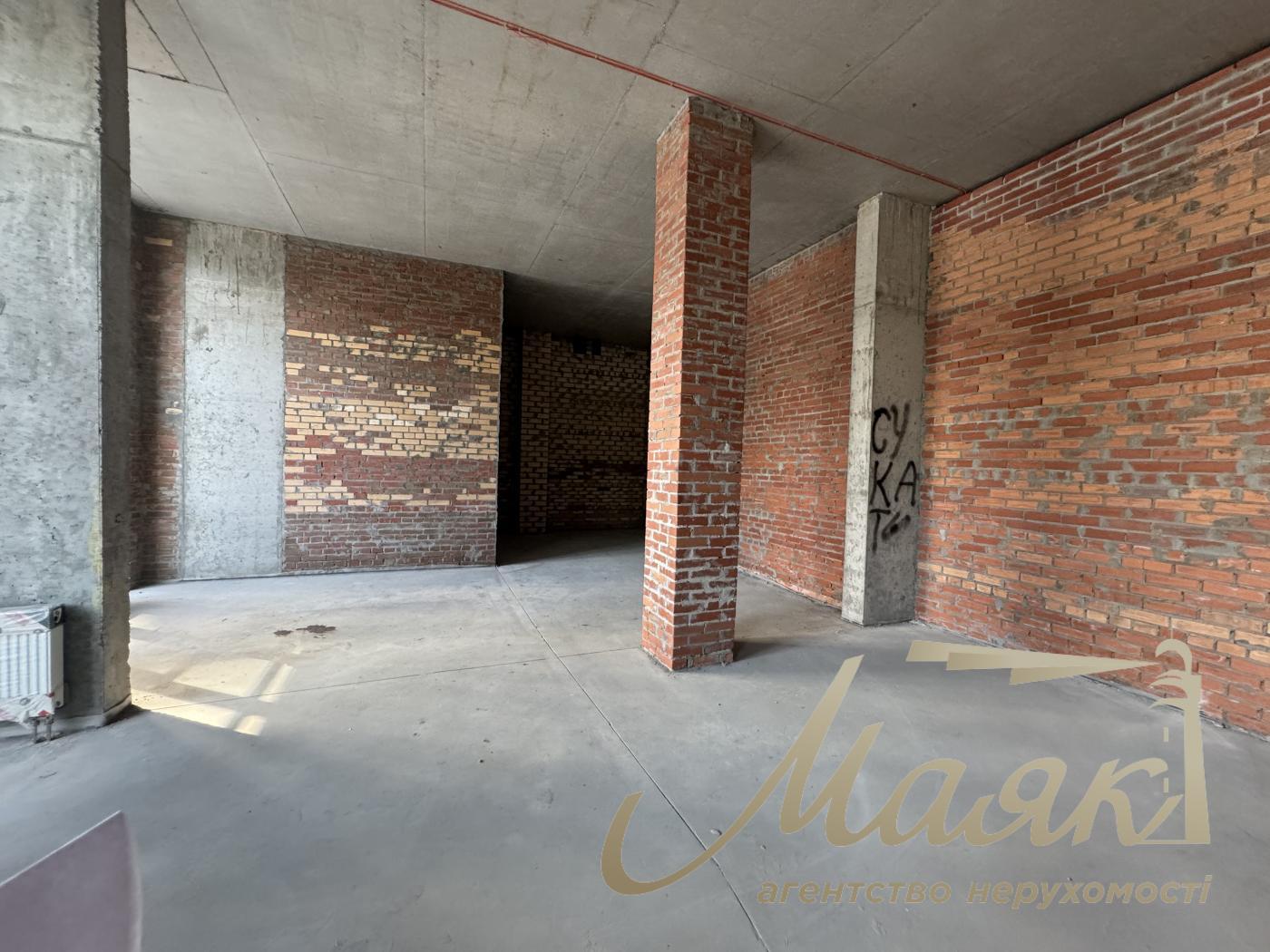 Аренда фасадного помещения 83 м² в ЖК "Сучасний квартал", Отрадный, Соломенский р-н.