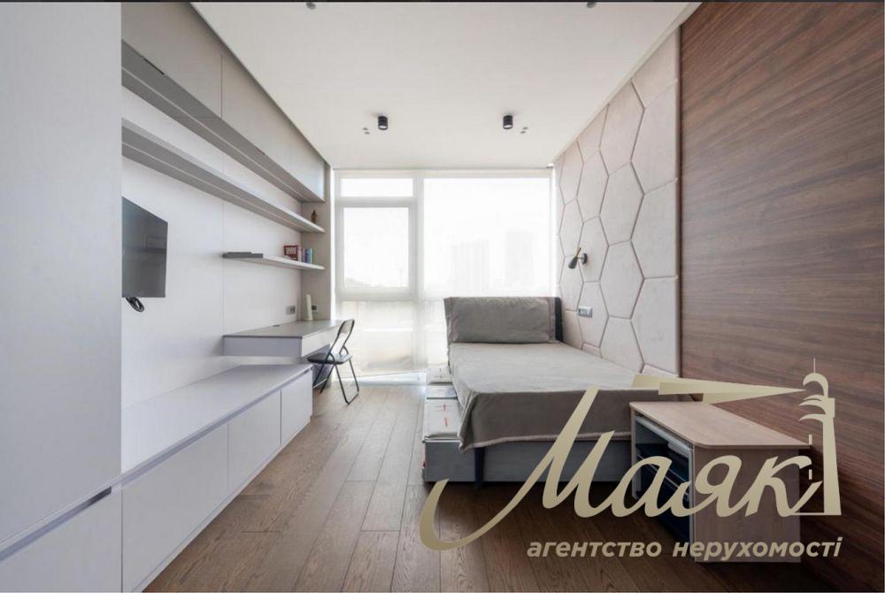 Продаж просторої 5-кімнатної квартири в ЖК "Французький квартал 2" , вул. Джонна Макейна, Печерський район.