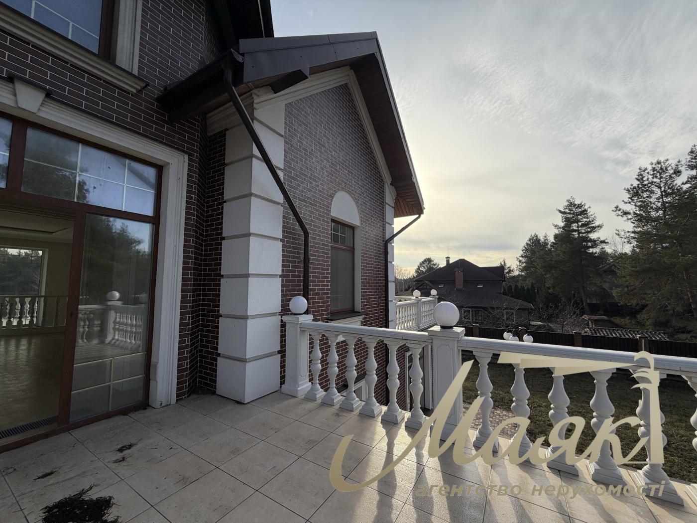 Продажа дома 418.6м2 с выходом до воды, участок 50 соток в КГ "Dream Village", с. Лебедевка