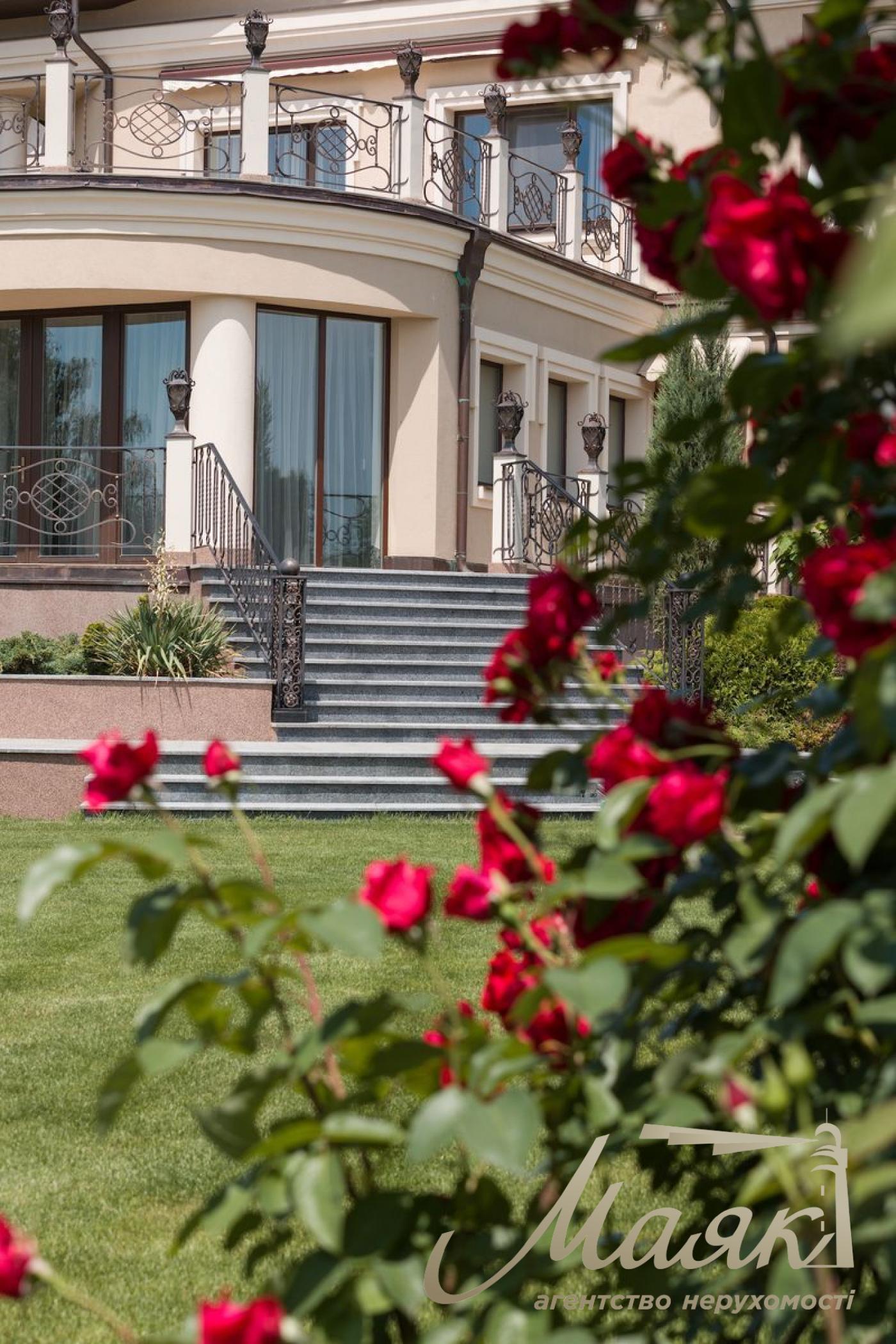 Продається резиденція в котеджному містечку "Конча - Заспа Озерна"