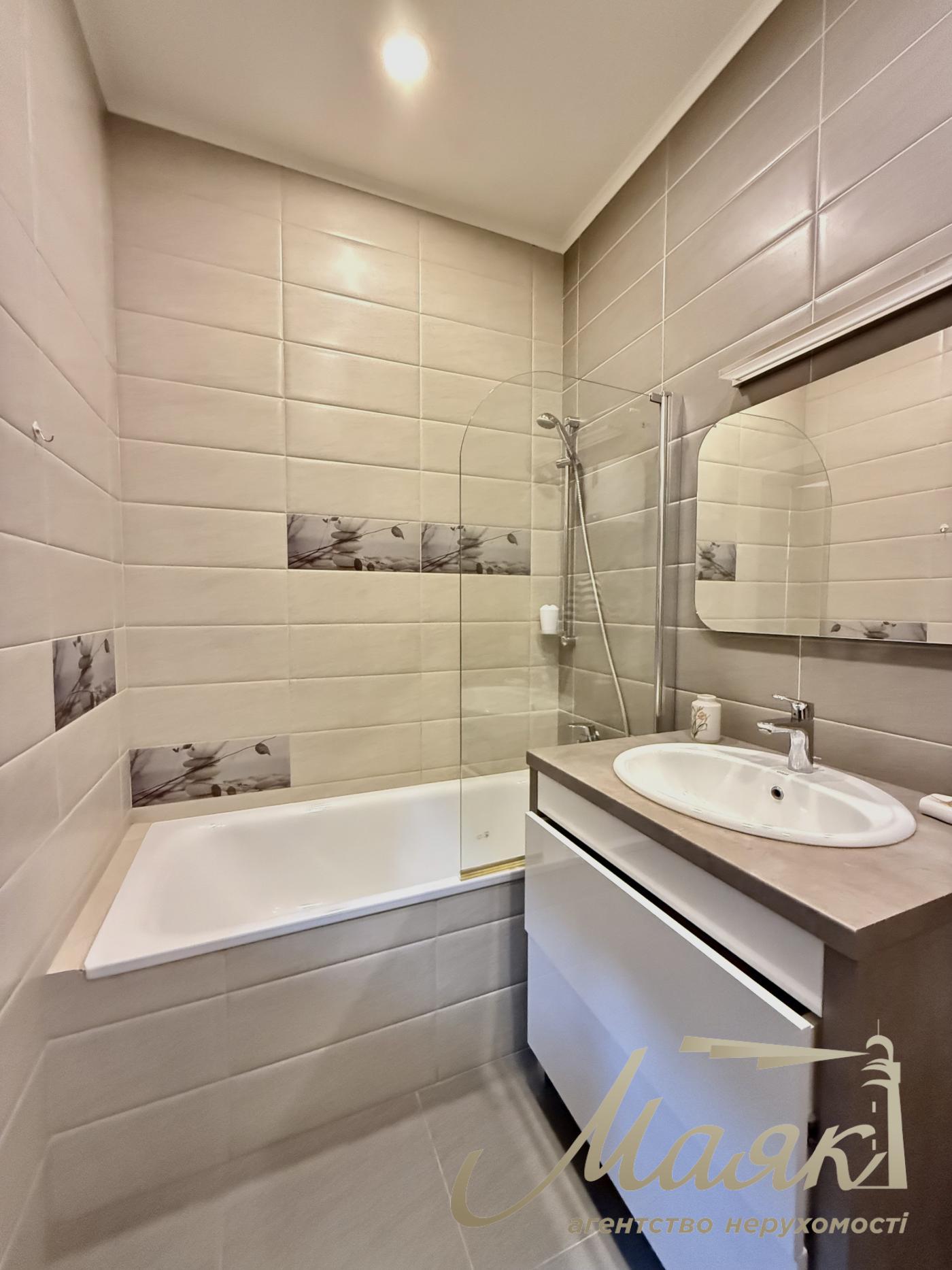 Rent 1-bedroom apartment 55 m² in LCD "Novopecherskie Lipki" str. Dragomirova, 20, 11th floor, Pechersk district, Kiev.