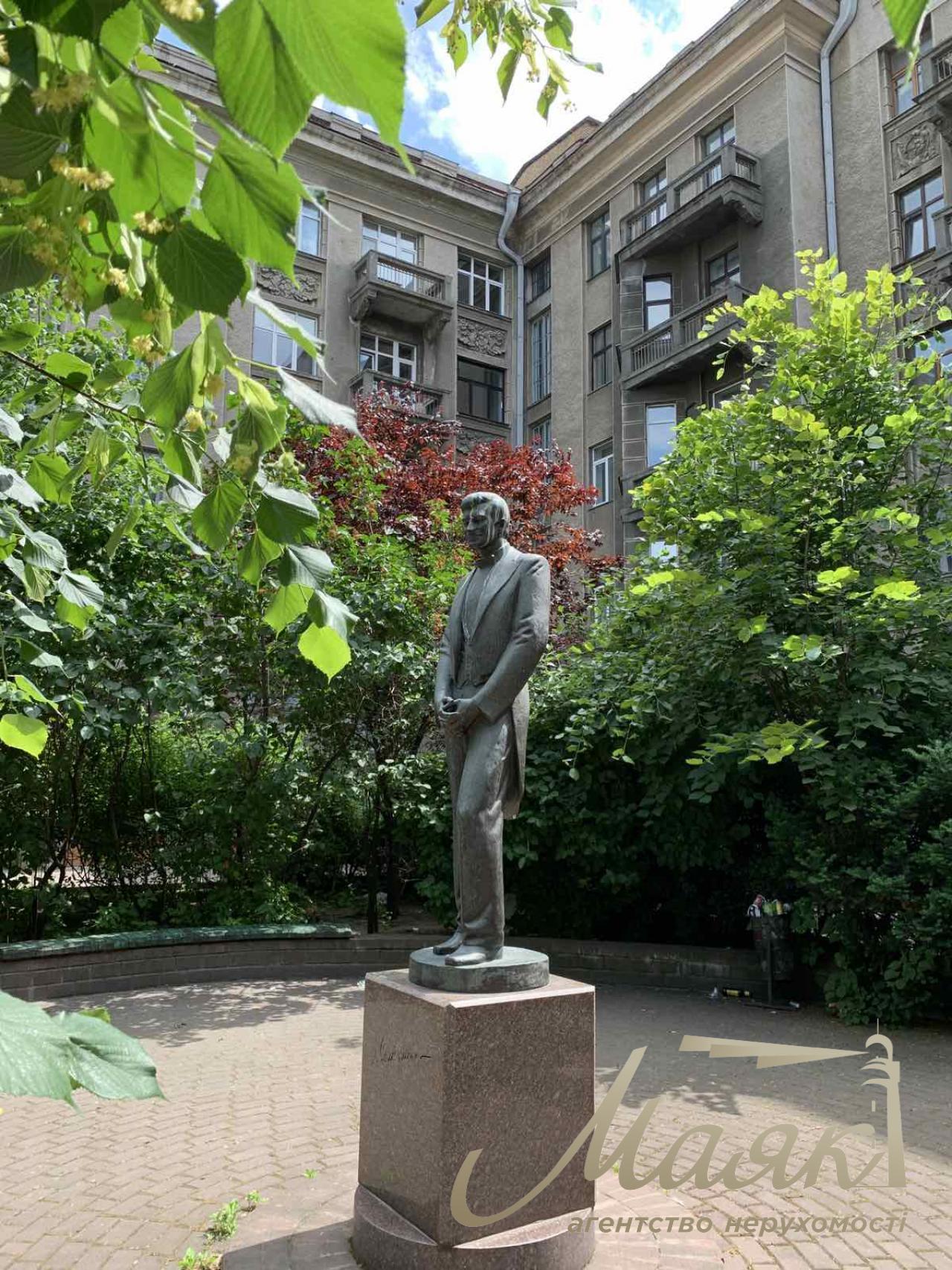 Продаж 3-к квартири 104 м2 на Інституцькій м. Хрещатик