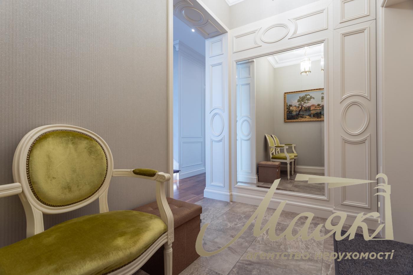 Sale 4k apartment with parking place in LCD Zverinetskyi, Pechersk, Kiev