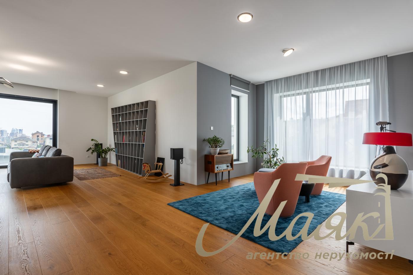 Продаж будинку на Батиєвій горі з розкішним краєвидом, Київ, Центр.