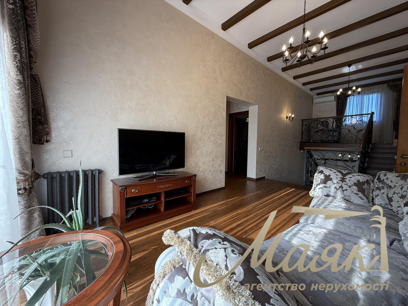 Оренда будинку 400 кв.м з тенісним кортом, великою зеленою територією | Бориспільський район| с.Гора