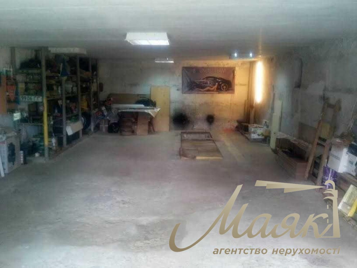 Продаж 3х-поверхового будинку, загальна площа 388 кв. м. Хотів, Києво-Святошинський район, Київська область.