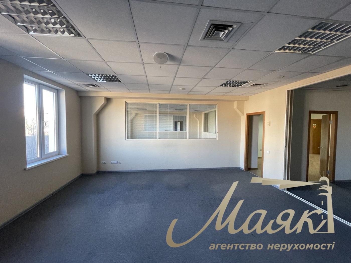Аренда офисного помещения 320м2 в бизнес центре, метро Олимпийская