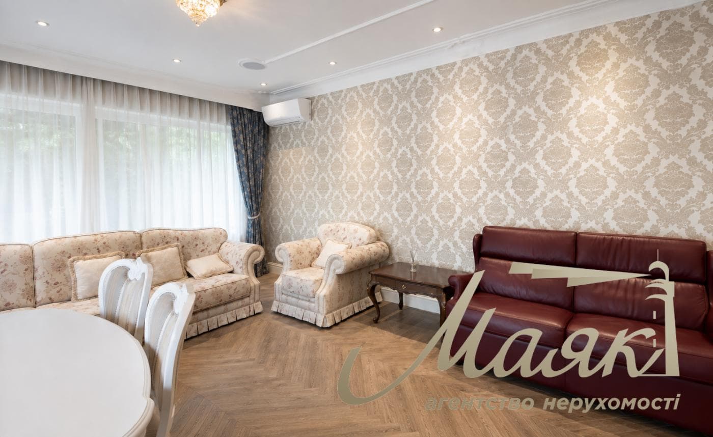 Оренда просторого будинку з ремонтом площею 341 м² у котеджному містечку, с. Підгорці — 12 км від Києва, Обухівський район, Київська область.