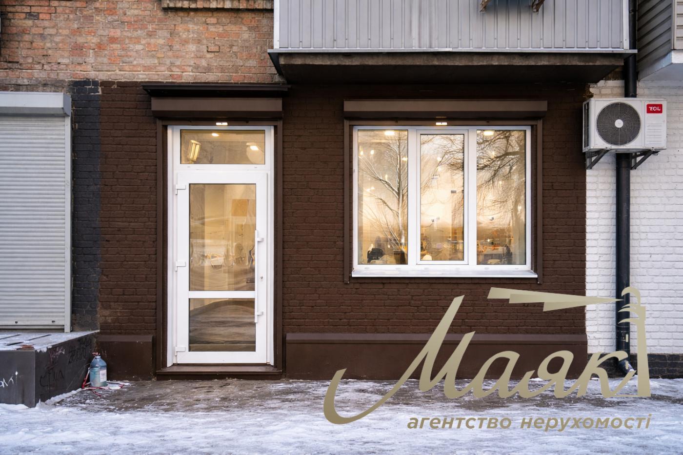 Аренда фасадного помещения 52м2 на Подоле, Набережно Хрещатицкая