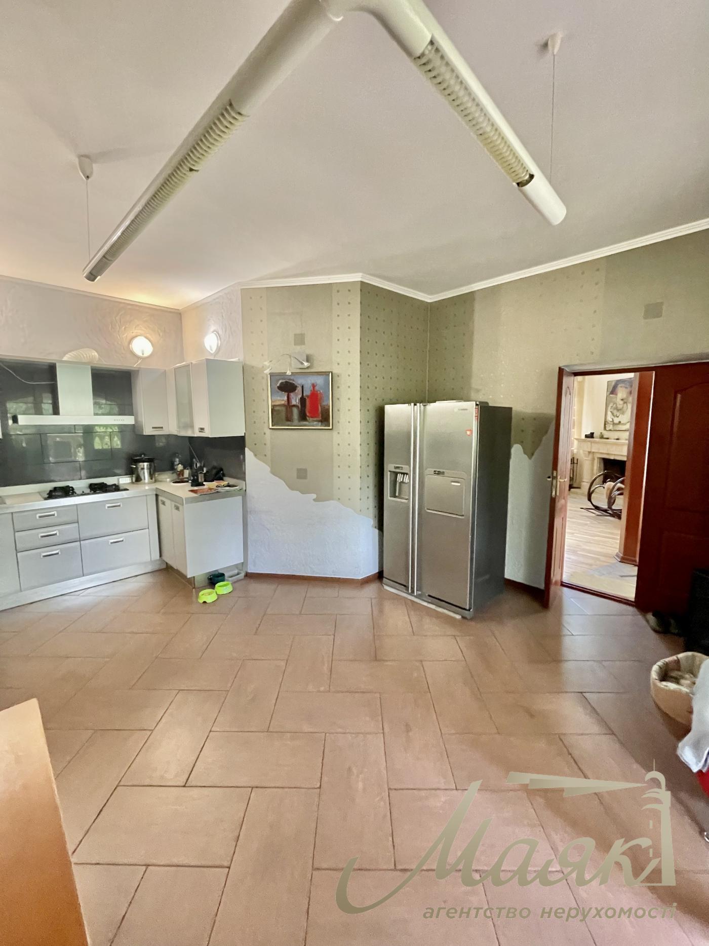 Sale of house (430m2) with swimming pool s.Lesniki