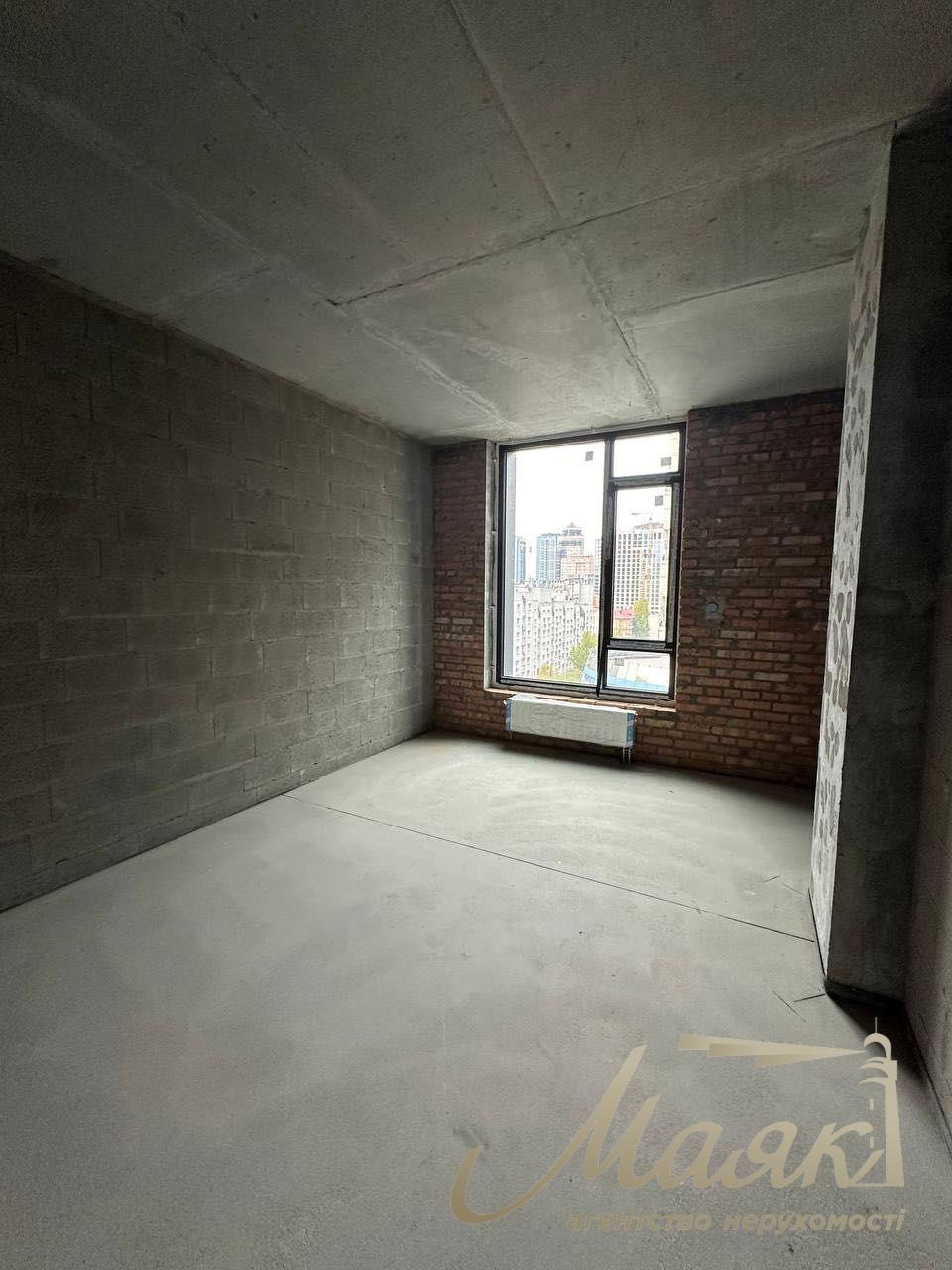 Продажа квартиры 100 кв.м. без ремонта в ЖК Тriiinity