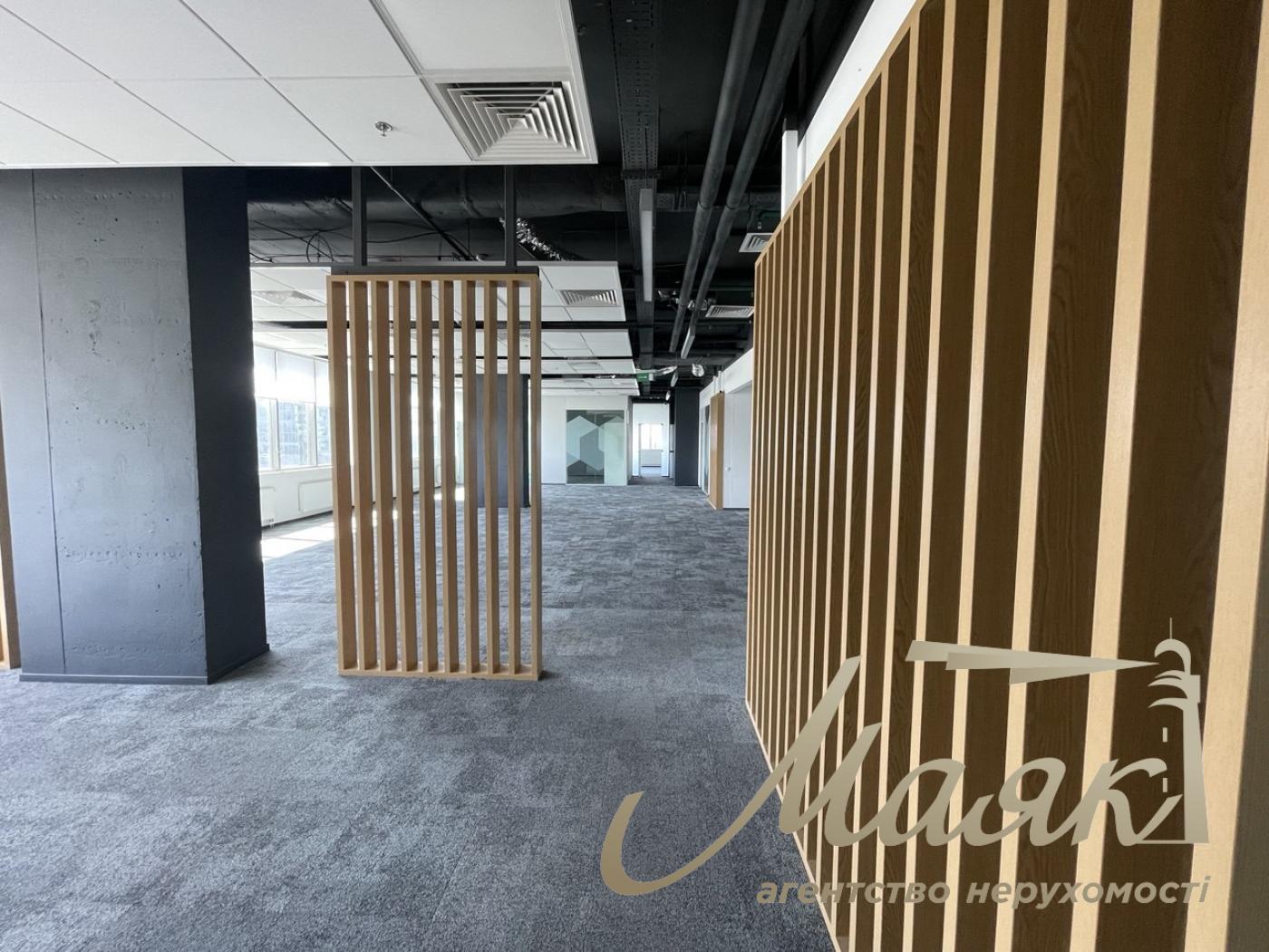 Office for rent with view 540m2 in the center, Senator Business Center