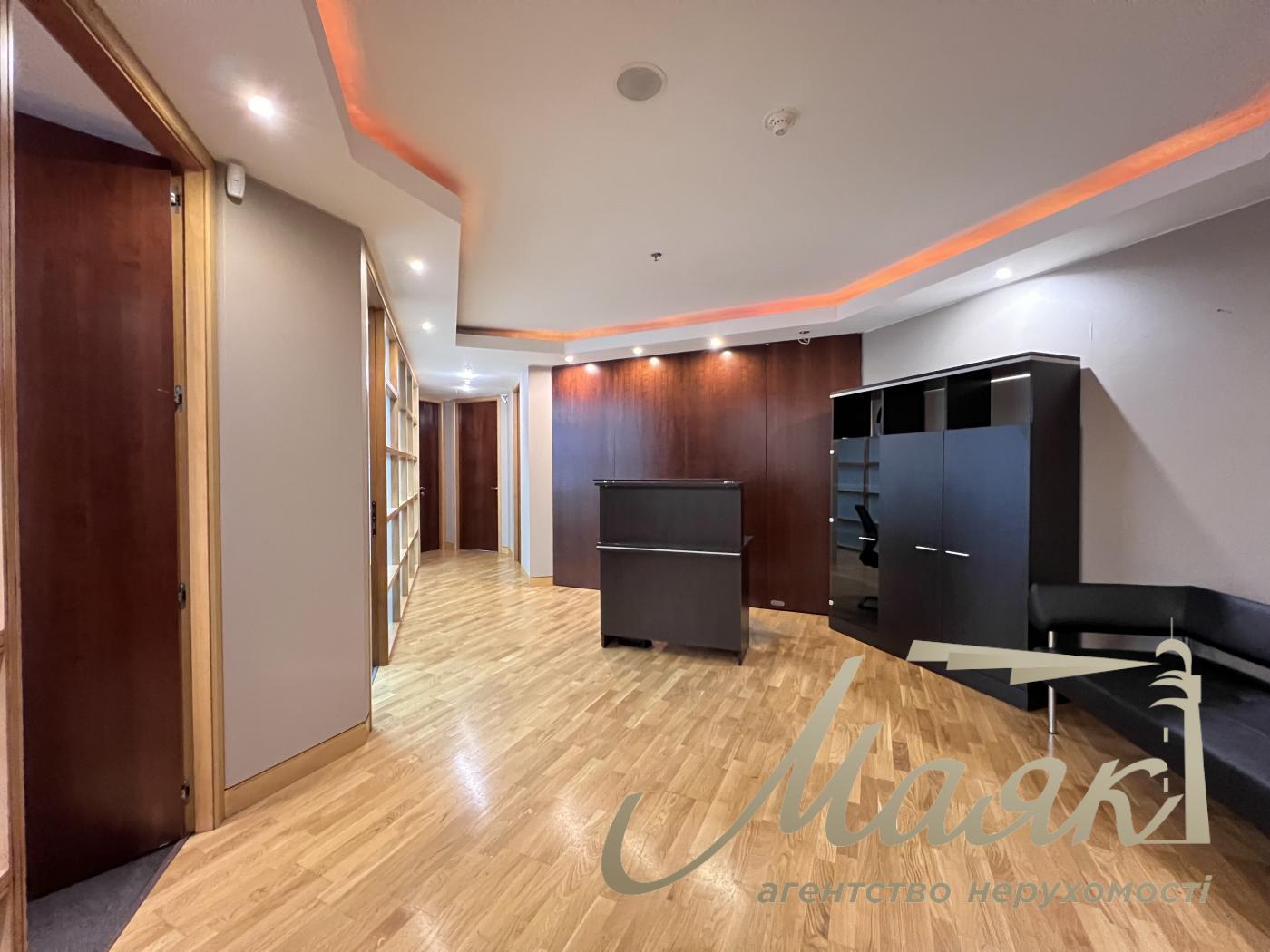 Оренда офісу 77 кв.м в БЦ Леонардо по вул. Богдана Хмельницького 52/17