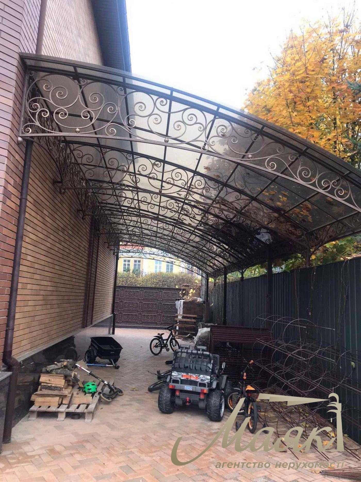 Продаж будинку 1122м2 Козин