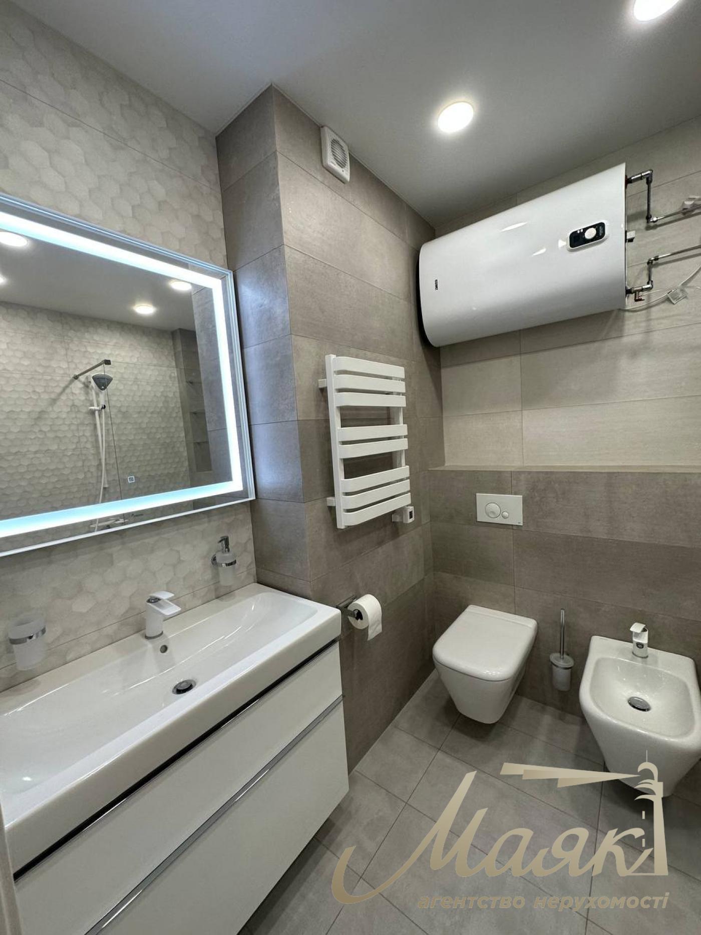 Rent 3-room apartment in Vladimirsky Residential Complex
