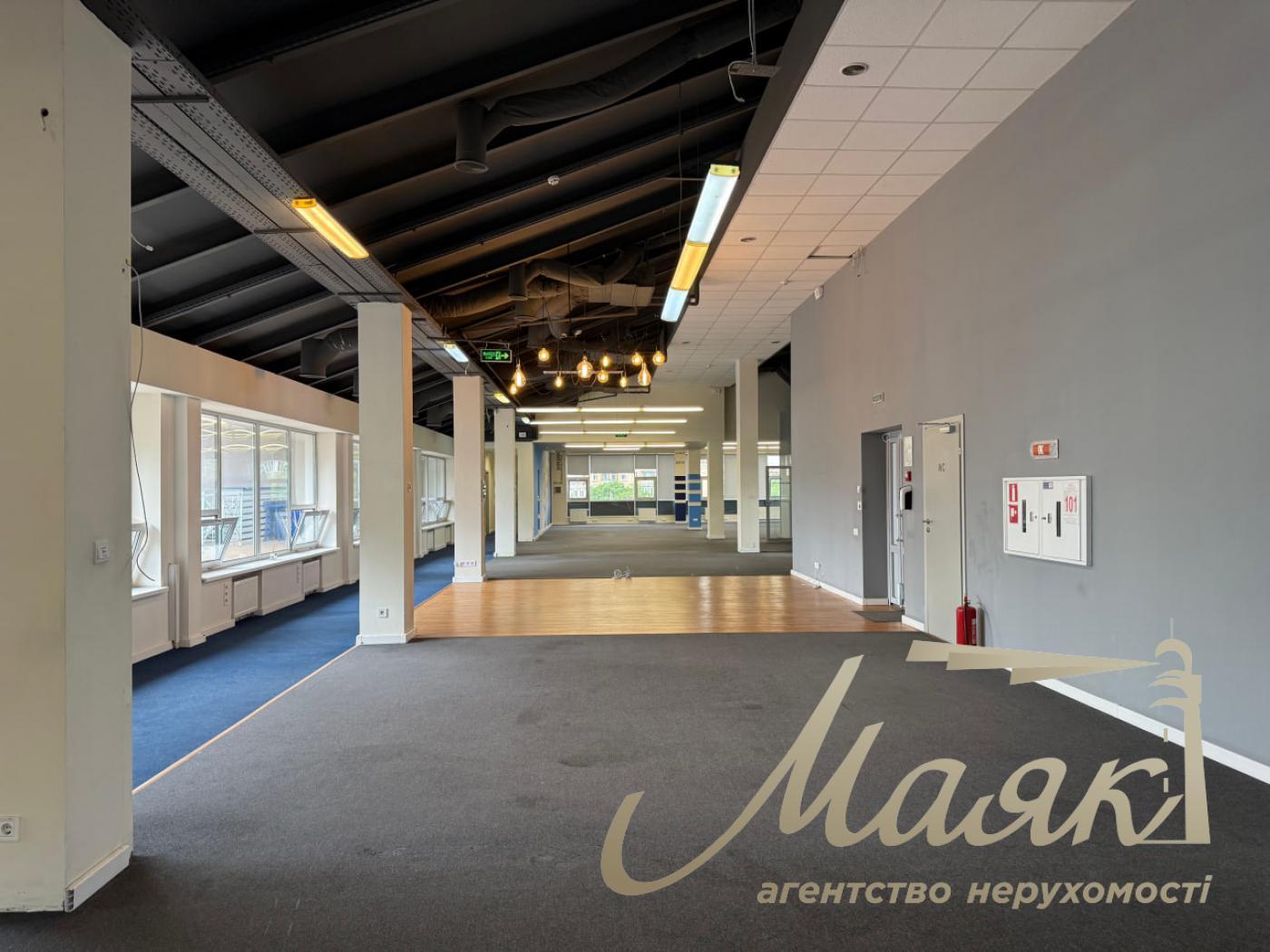 Оренда офісу 944 м2 у БЦ з ремонтом, терасою Олімпійська