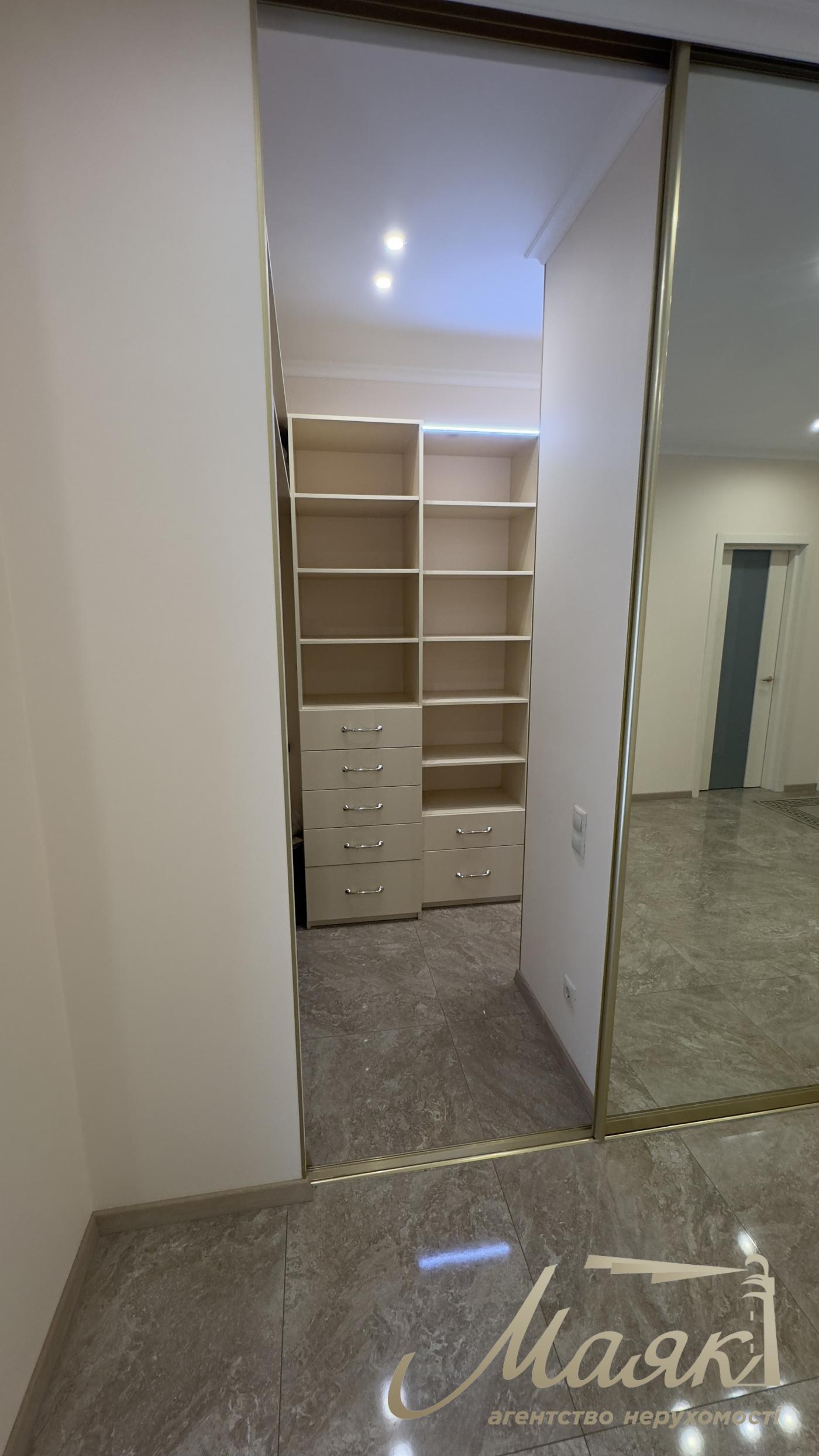 Rent office space 200m2 in the center, Klovskyi Spusk 7