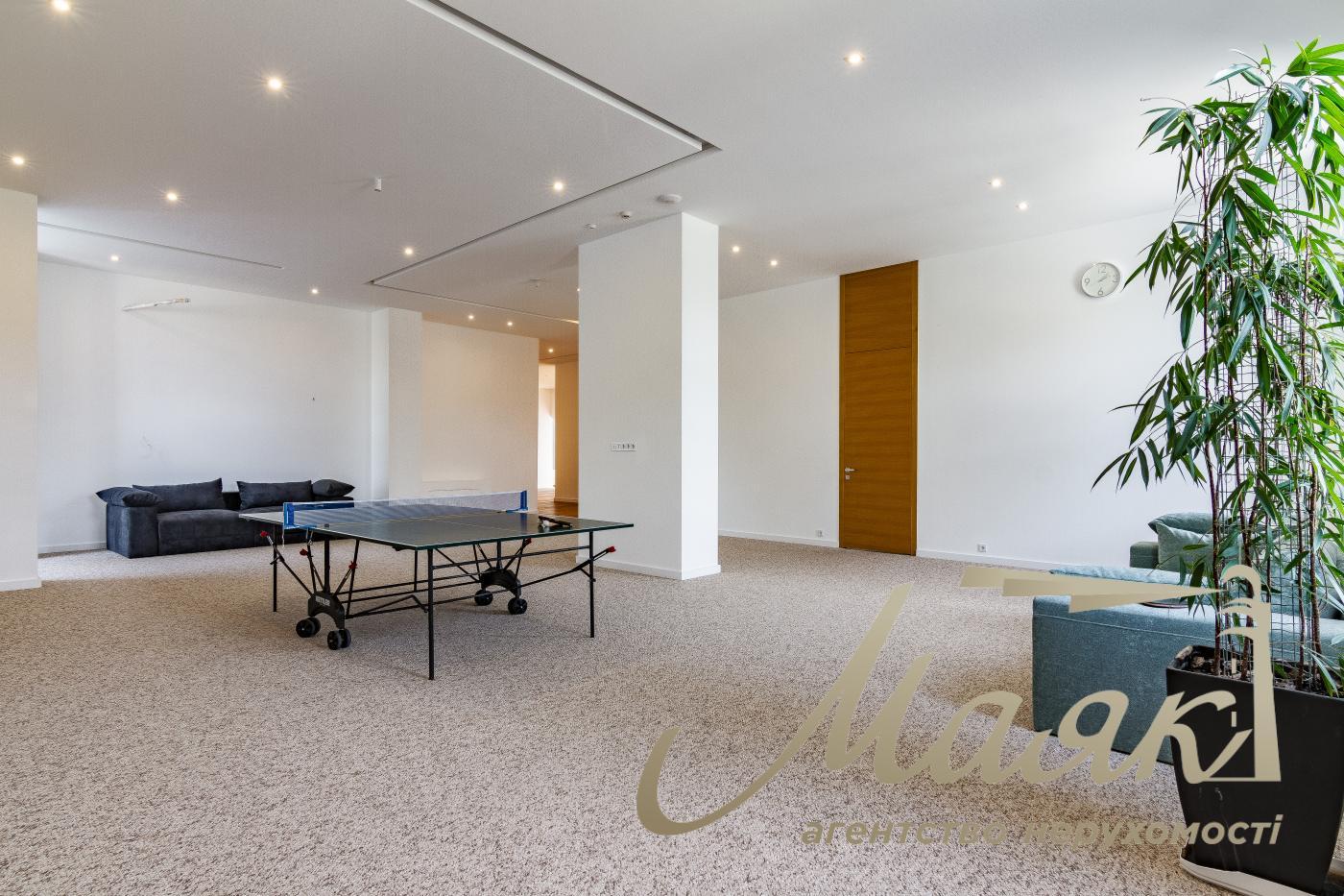 Оренда будівлі 3500м2 у с. с. Красне Перше, поруч із м. Обухів