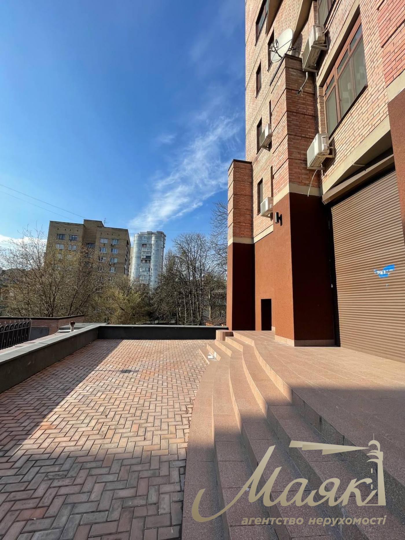 Продаж офісного приміщення в центрі вул. Тургенєвська, 28А-30А