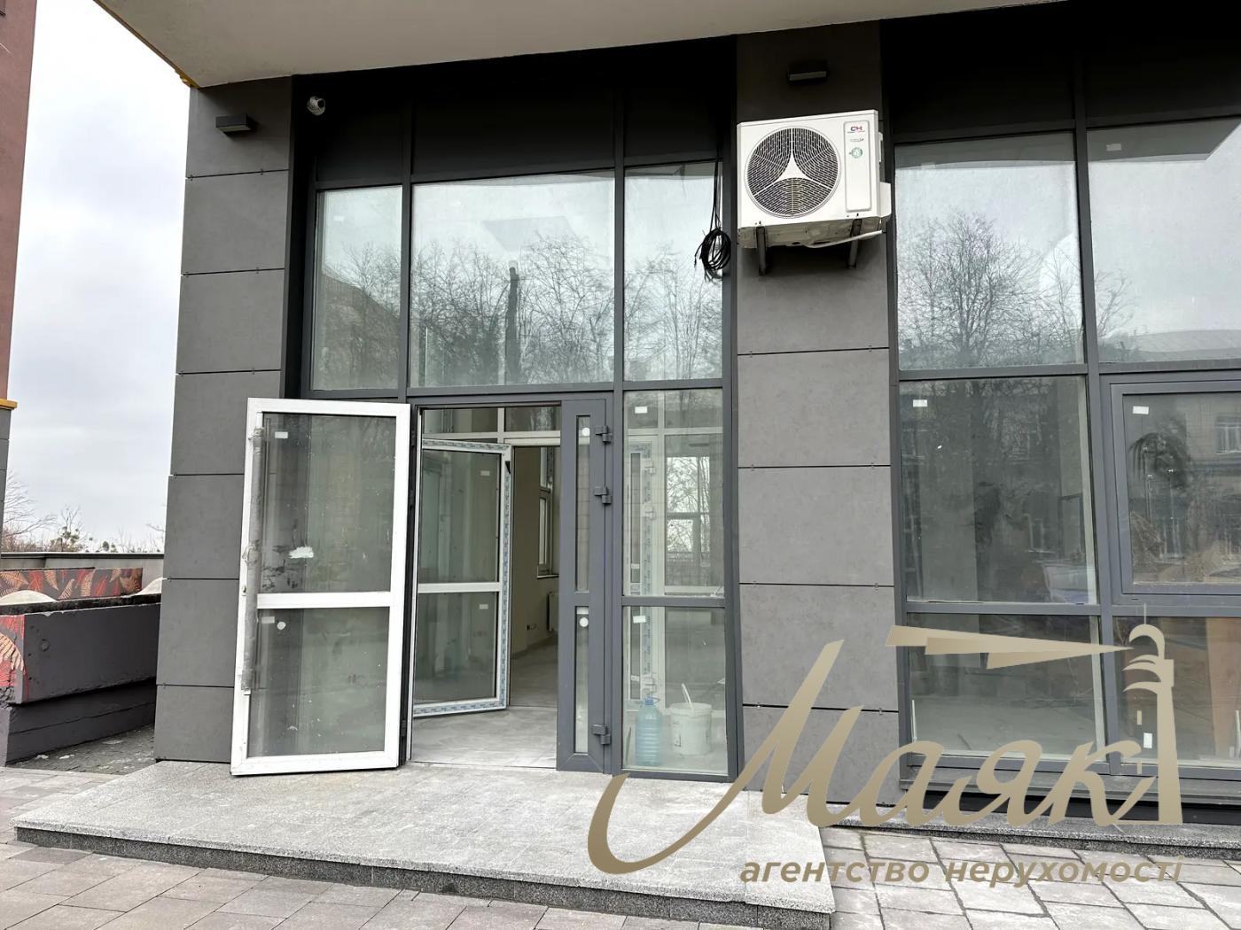 Аренда комерции фасад 202м2 в ЖК Кирилловский Гай, ул. Загоровская 1-Г (Багговутовская).