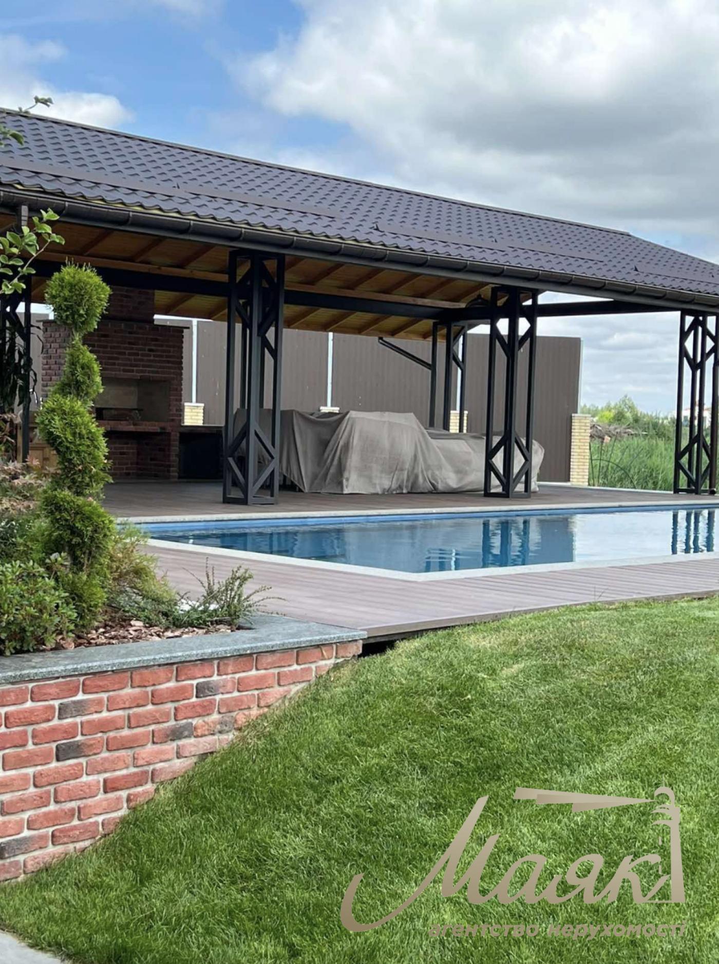 Продажа дома 400м2 в с.Плюты