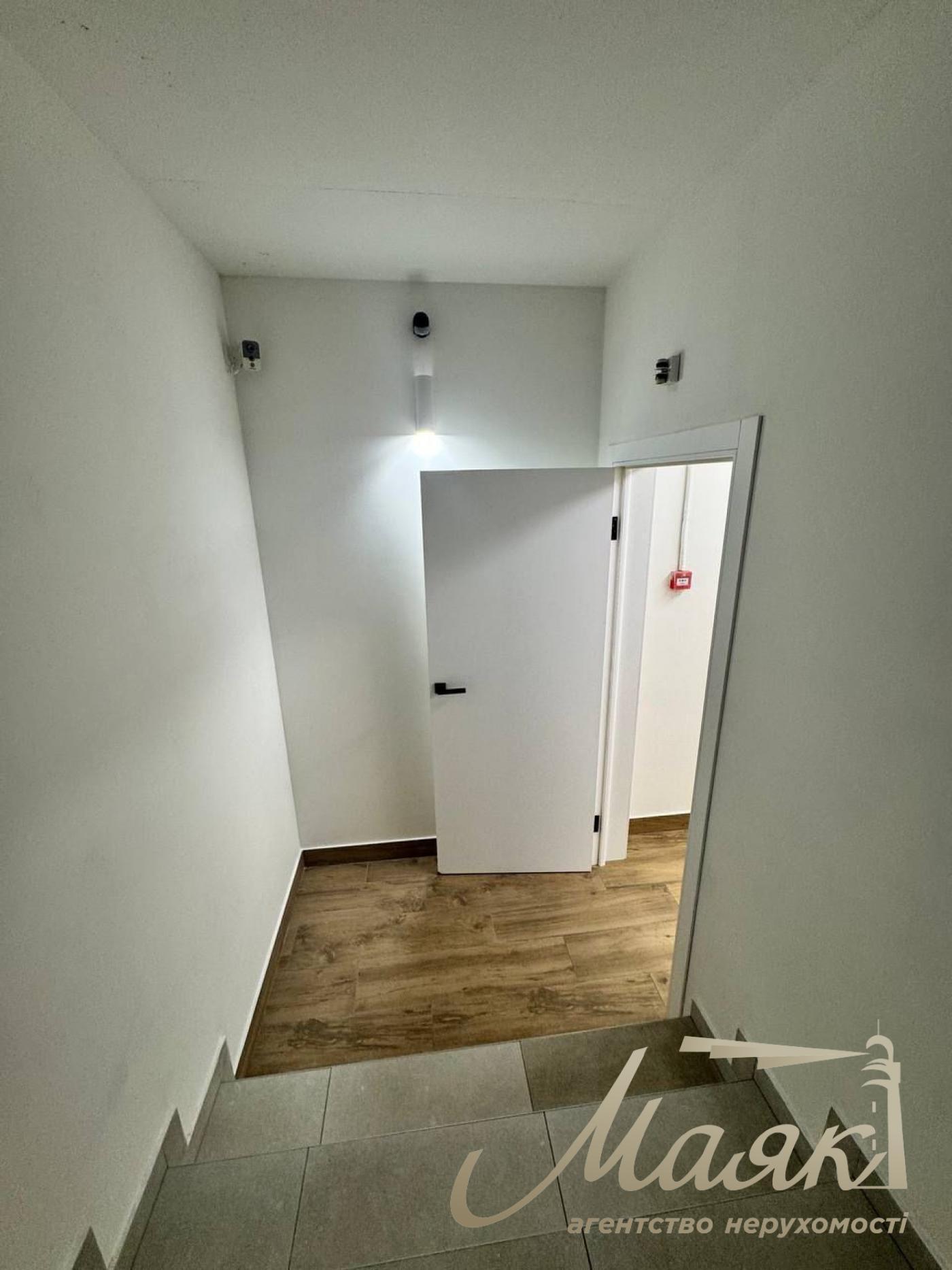 Commercial rent of 90m2, Residential Complex Seven.