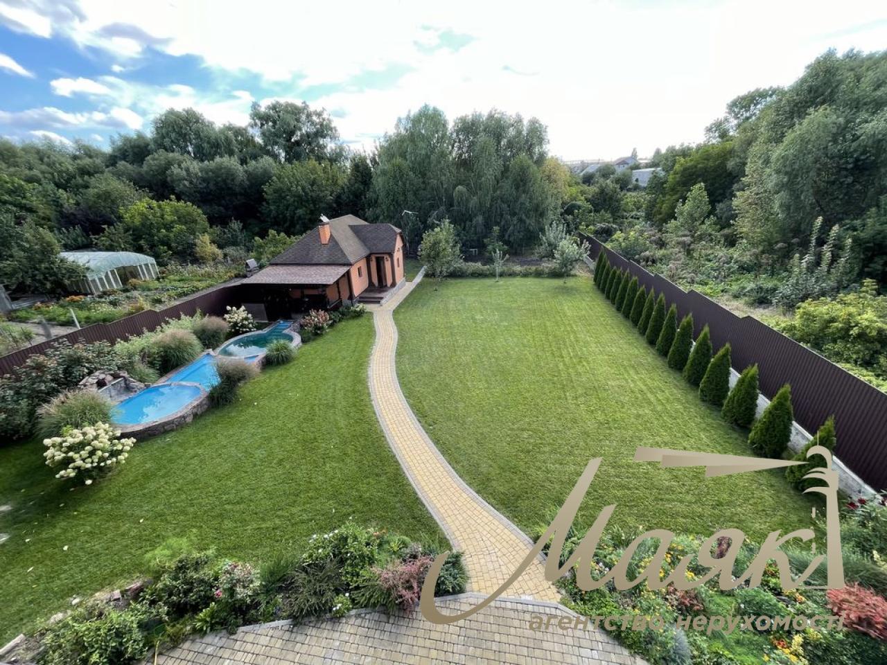 Продаж будинку 360 м2 у Жулянах з ділянкою 15 соток вул.,.Нова