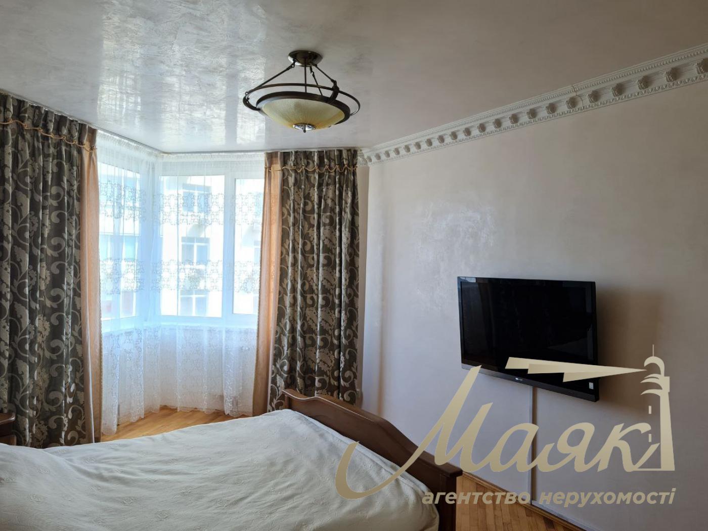 Rent 3-room apartment (140 sq. m.) Demievka, Saperno-Slobodskaya st. 22