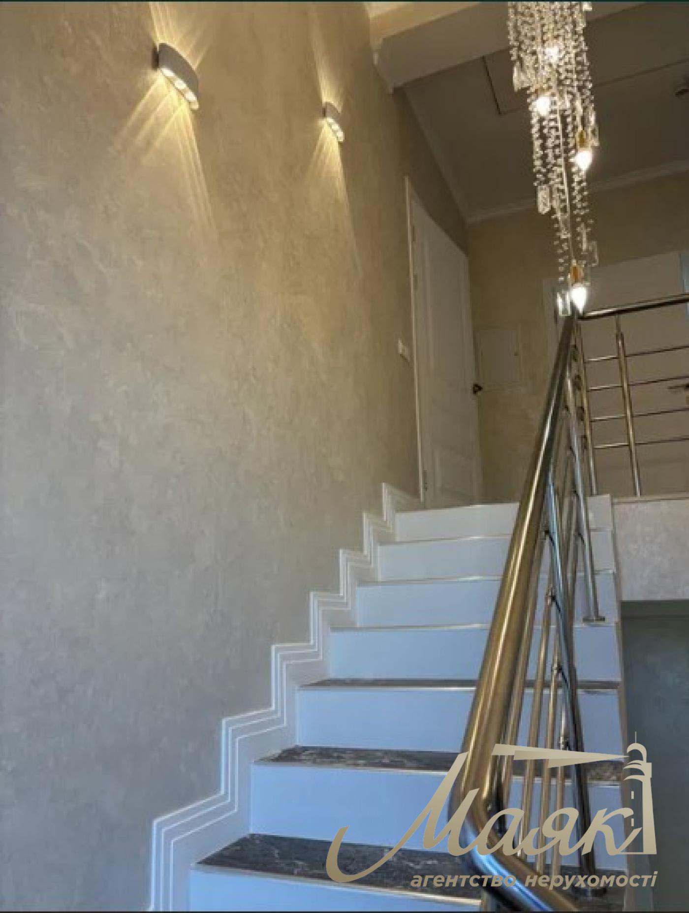 Продажа 2- х этажного дома (5 ком.), Осокорки