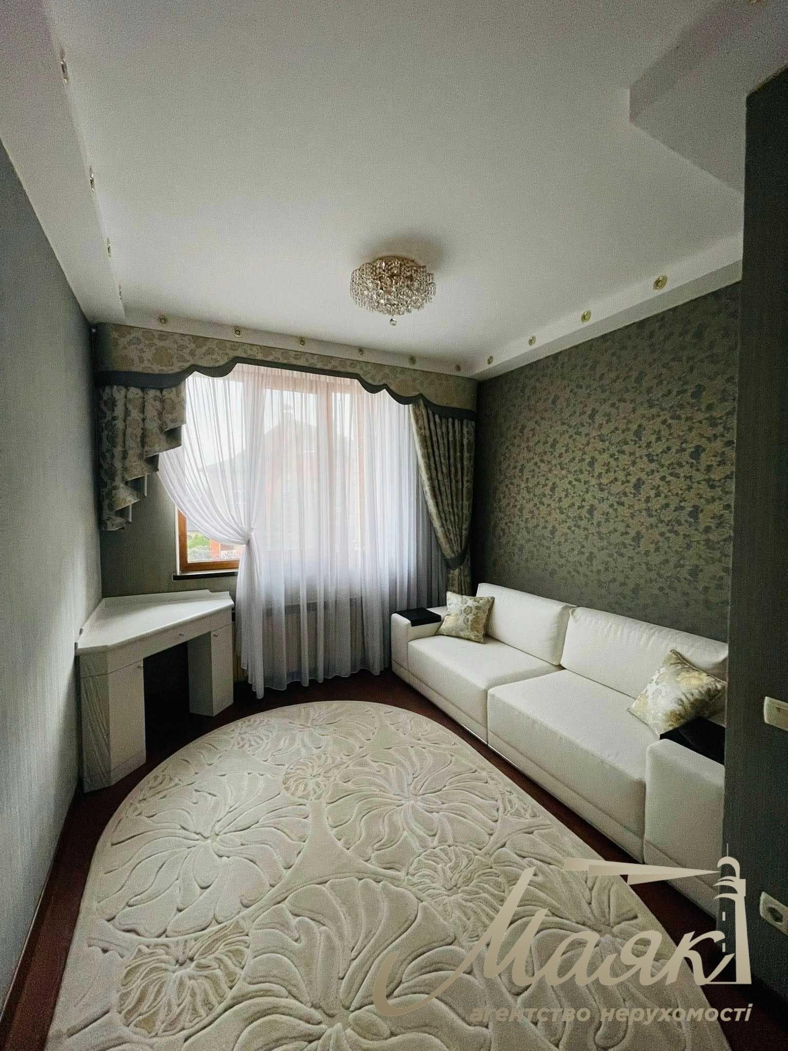 Luxury house for sale 420m2 in Obolonsky district of Kiev