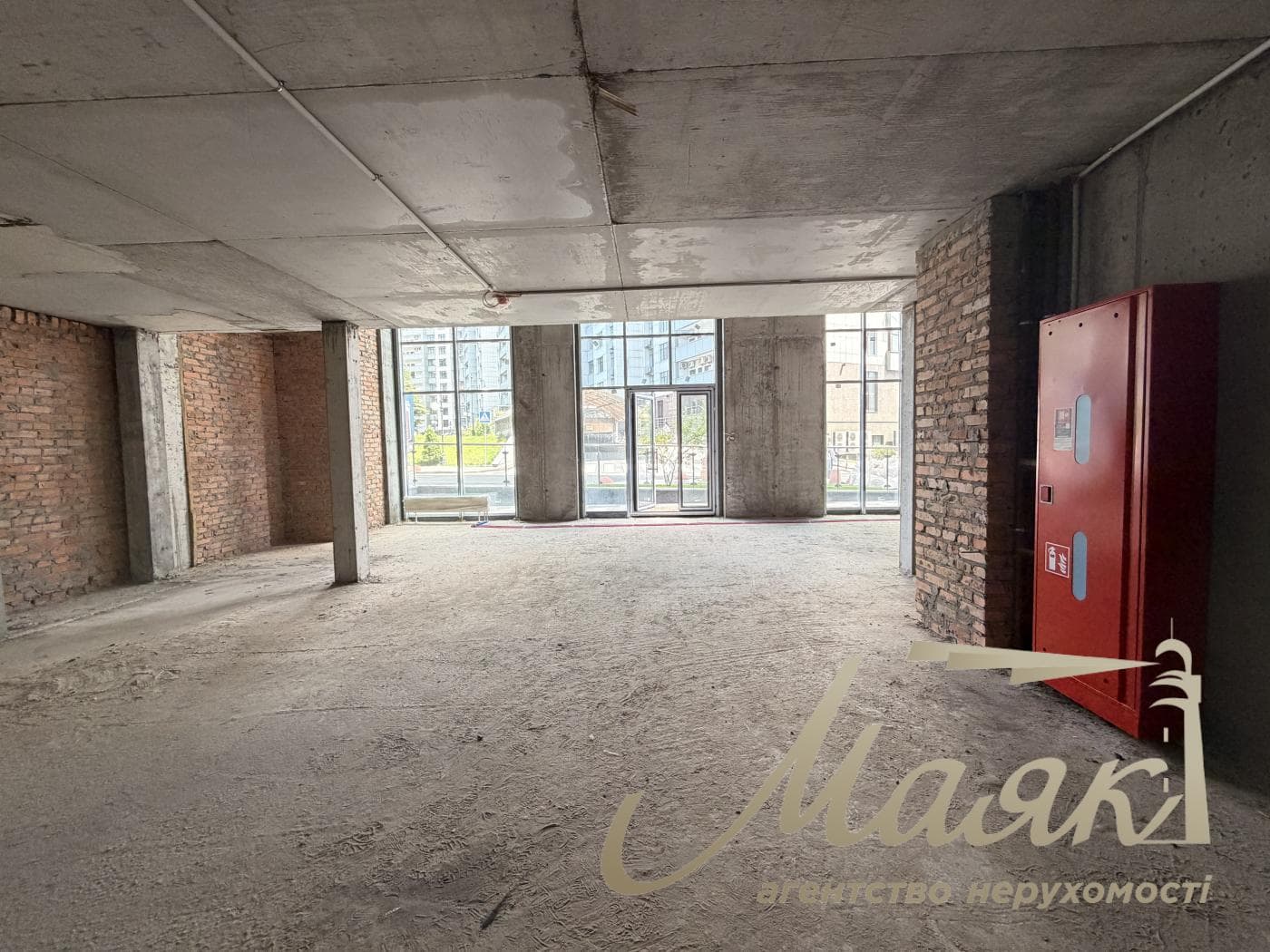 Commercial facade premises for rent in the residential complex "Novopecherskie Lipki"
