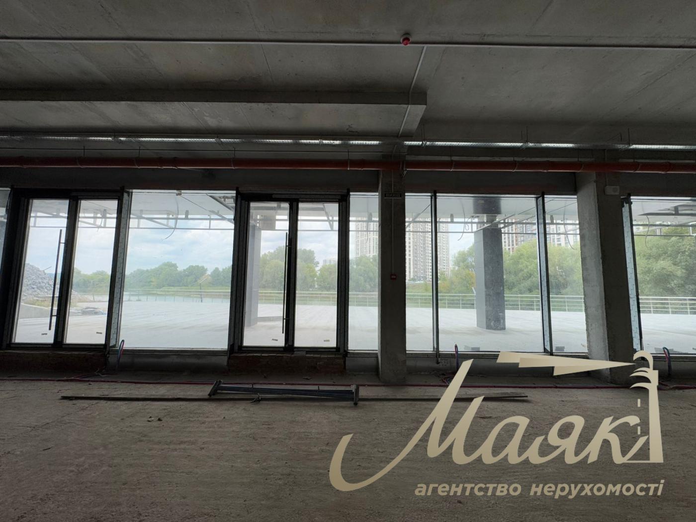 Rent a facade of 700m2 for a restaurant, Bridge, Slavutich
