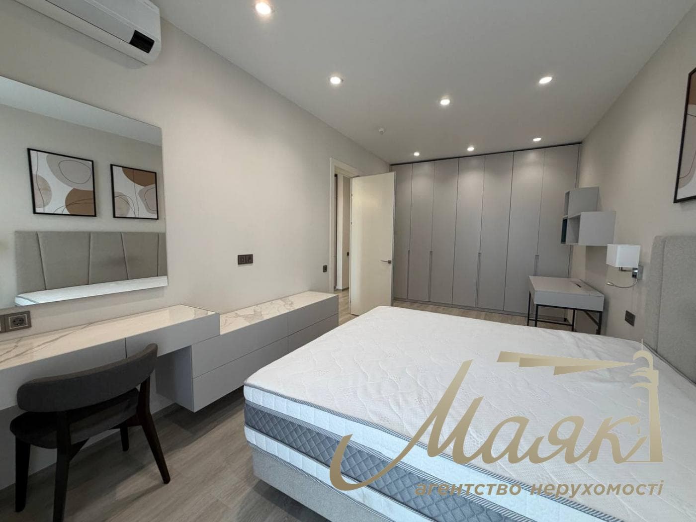 Оренда 2-кімнатної квартири з терасою у ЖК Atlantic Residences, вул. Антоновича, 118. Палац України, Центр.