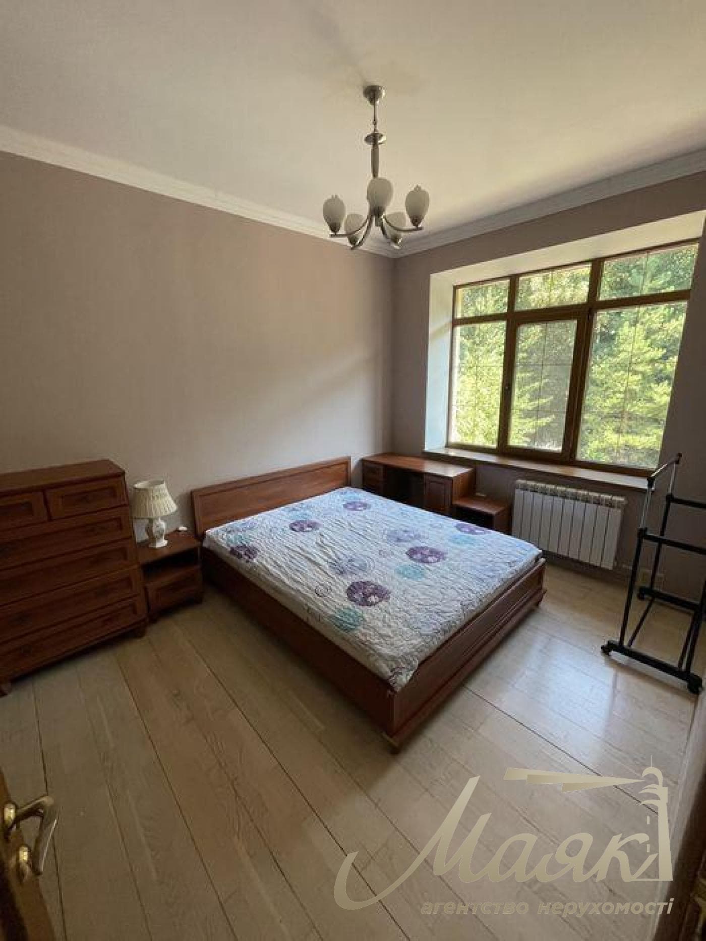 Оренда 3-поверхового будинку (250 м²) у Лесниках