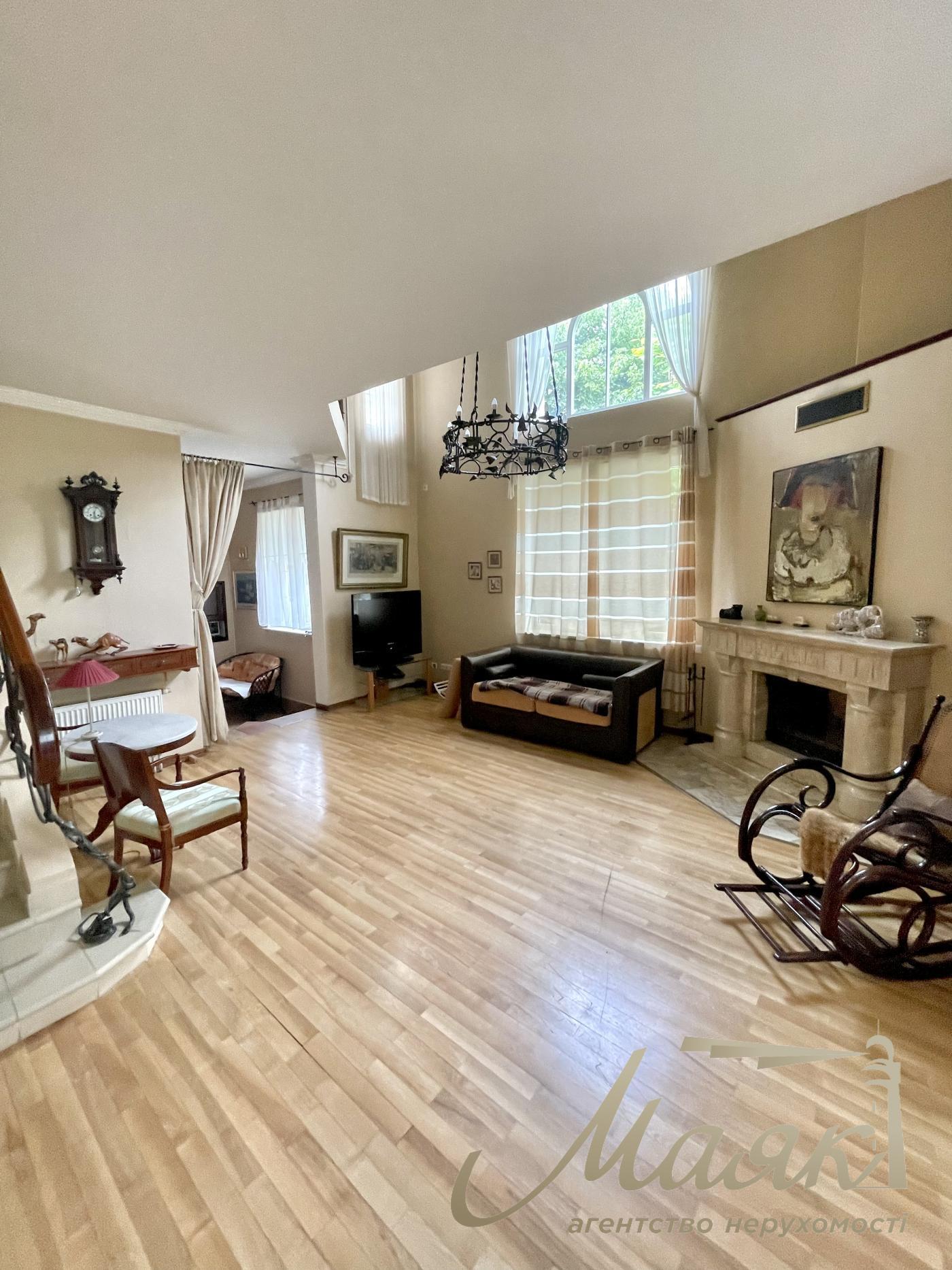 Sale of house (430m2) with swimming pool s.Lesniki