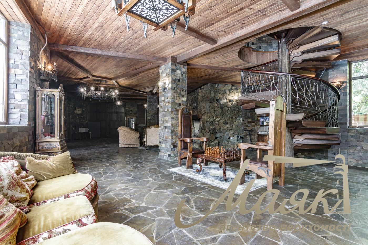 Оренда будівлі 3500м2 у с. с. Красне Перше, поруч із м. Обухів