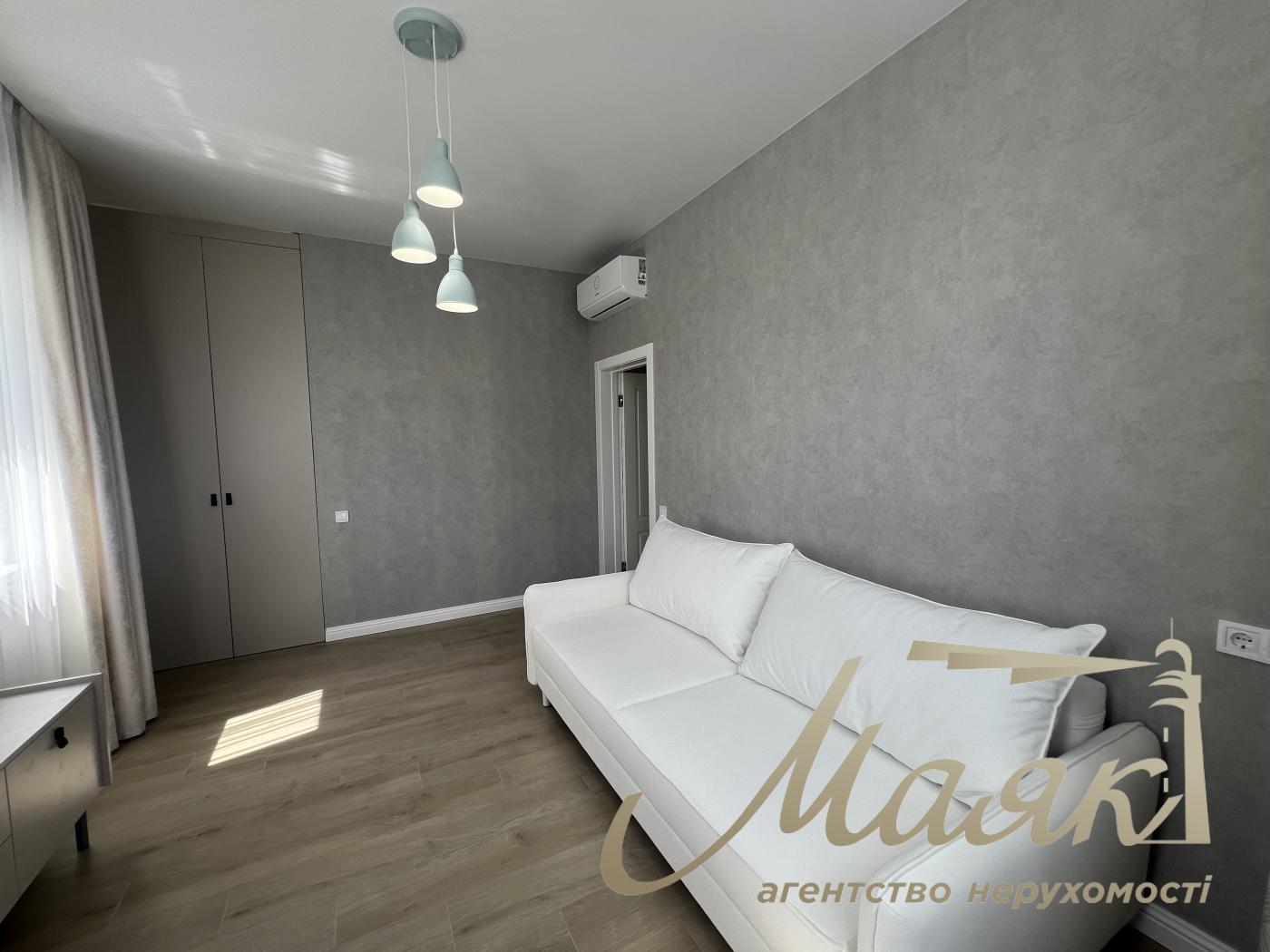 Rent 3-storey duplex 270m2, Kozin