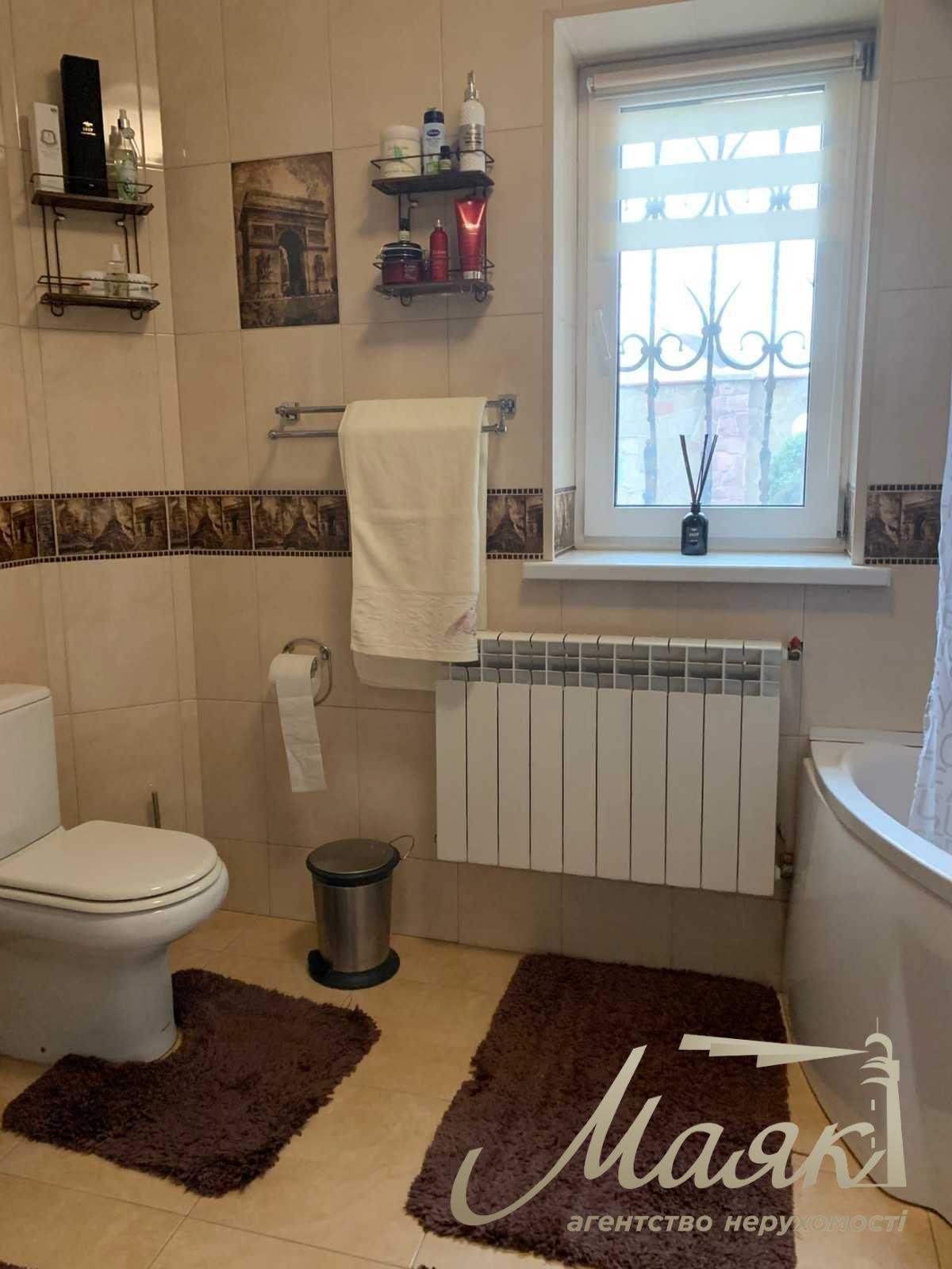 For sale house 238m2 in Kiev with. Chapaevka / Vita-Litovska, Goloseevsky r-n.