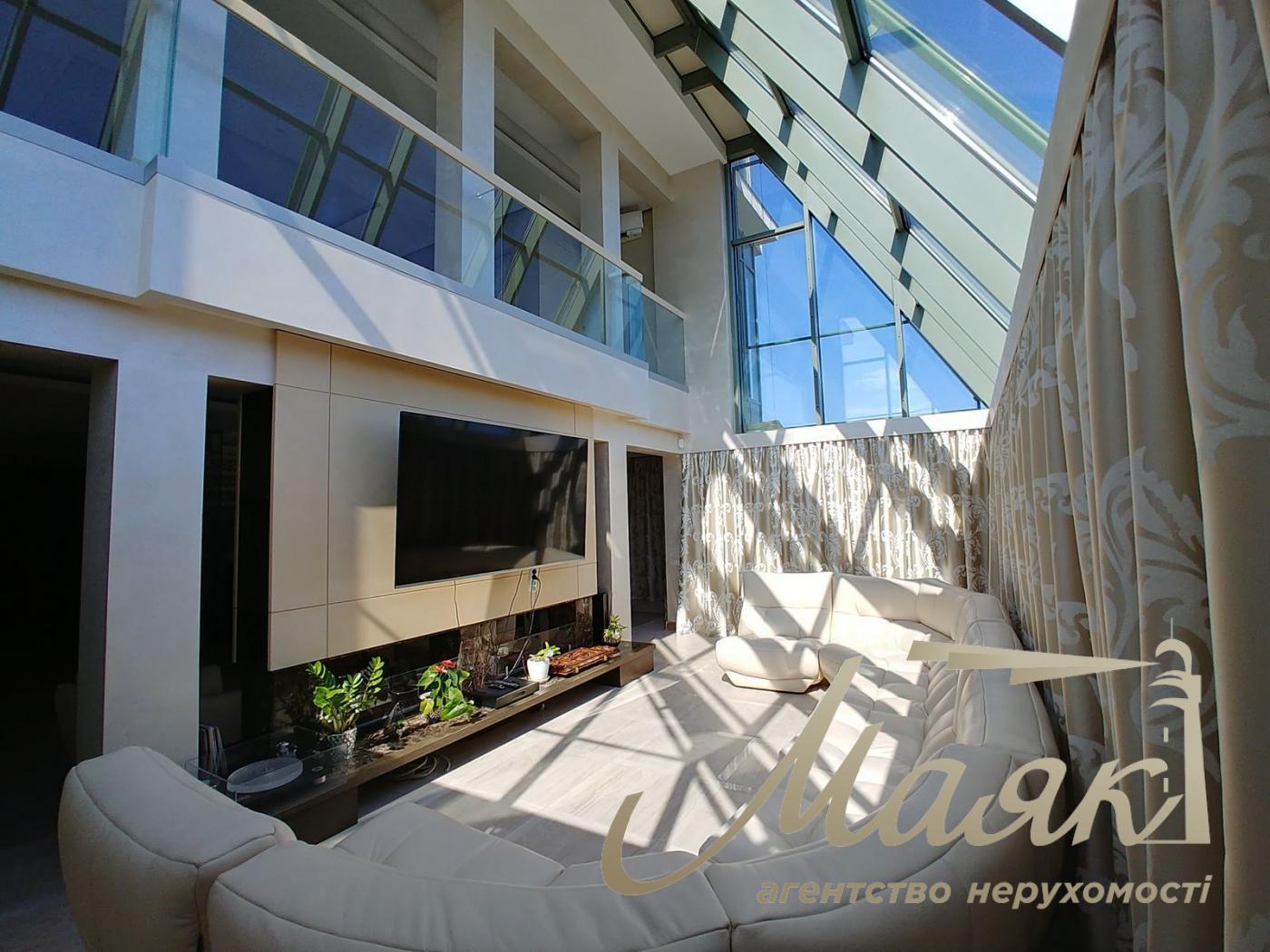 Penthouse for sale, Nazarovskaya St., Center