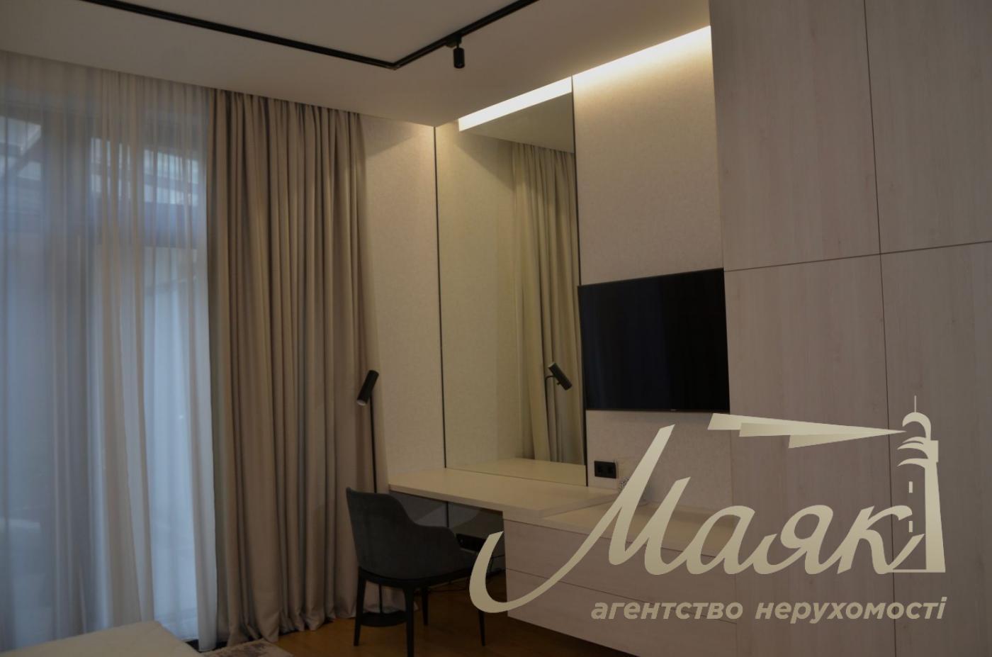 We offer for sale an elite one-storey house with exquisite designer repair, located in the cottage town KDT "Chernobylets" (Lake Mininka)