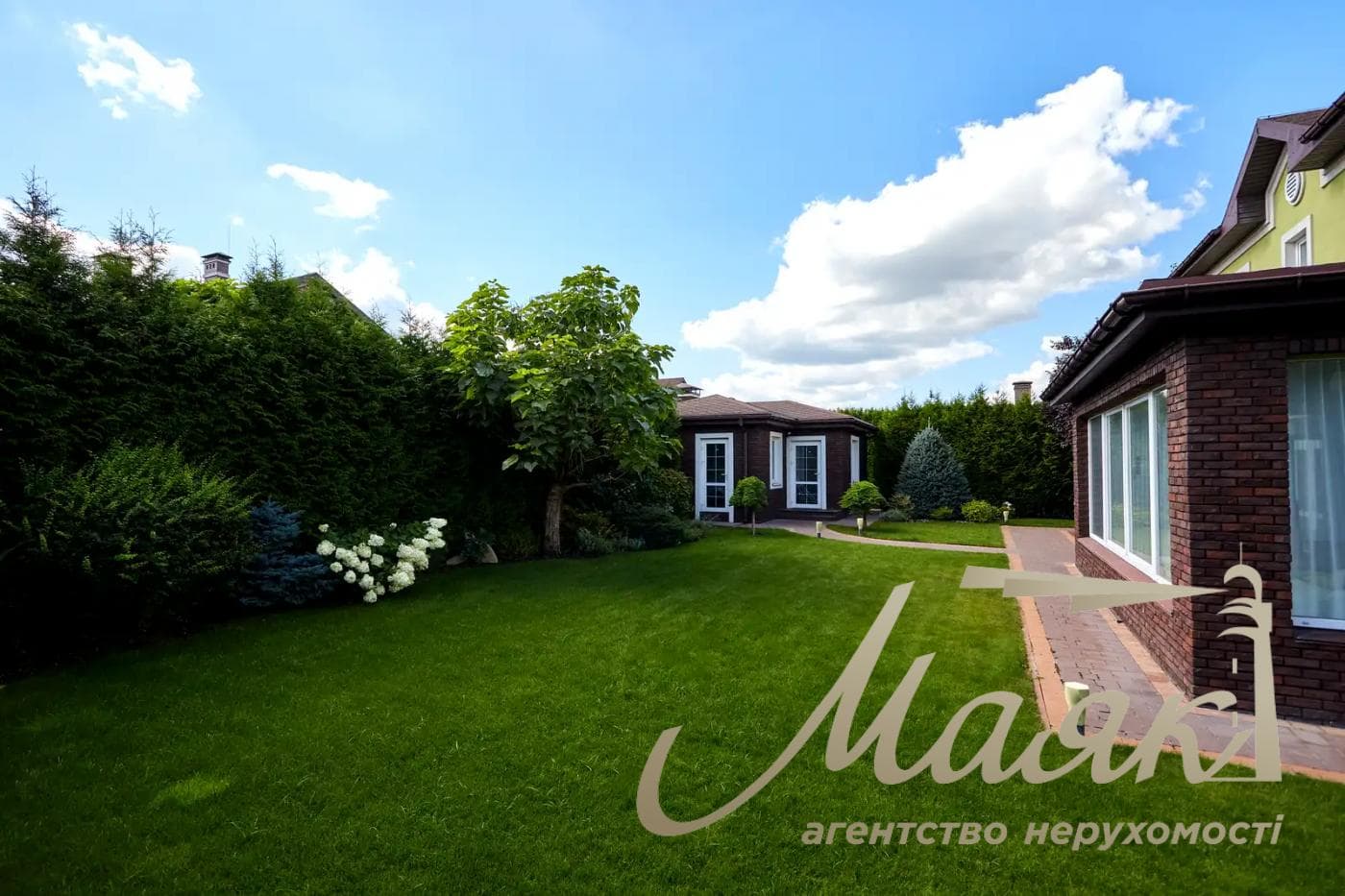 Оренда будинку площею 220 м² у котеджному містечку Green Hills, с. Віта-Поштова