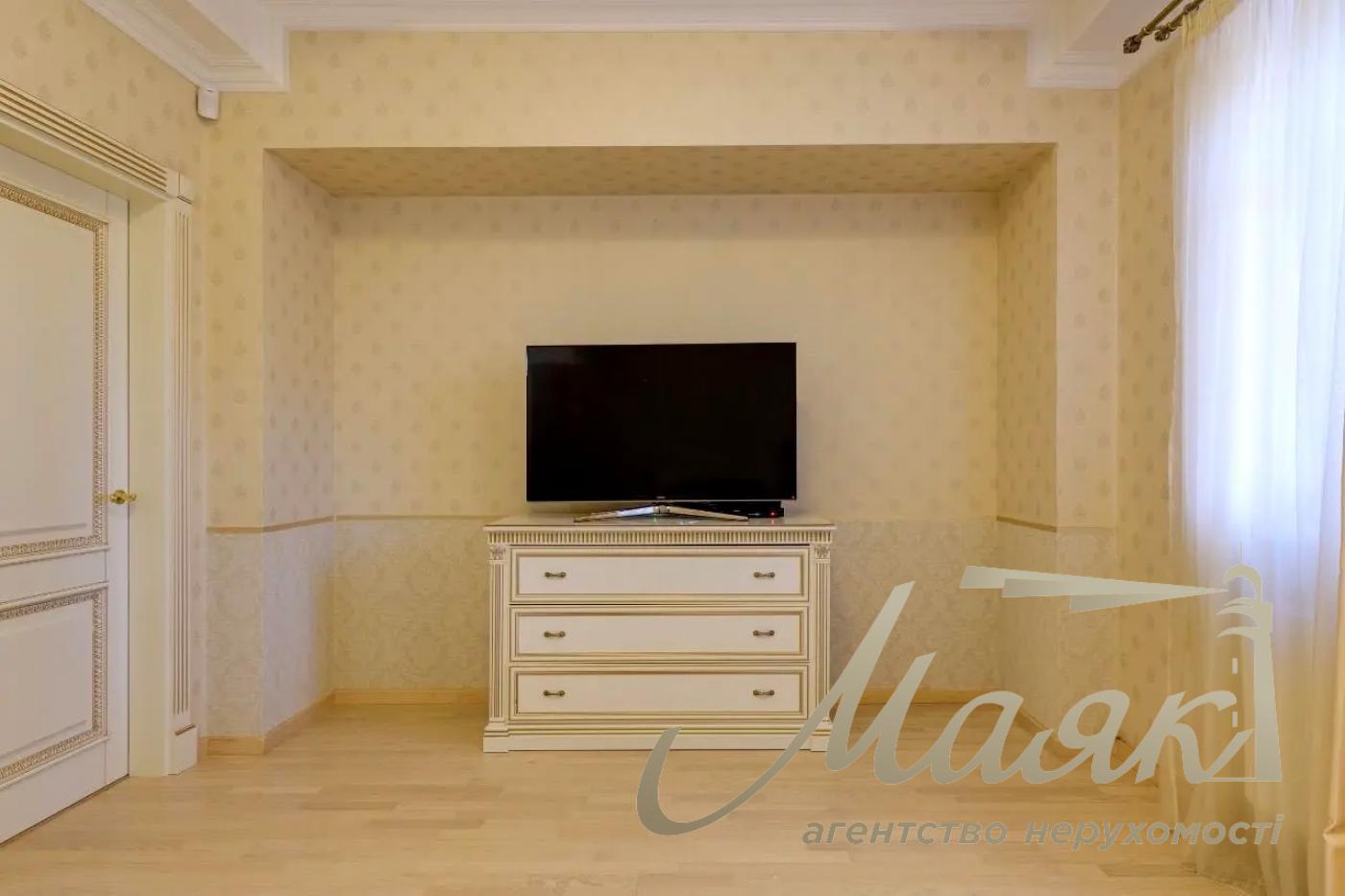 Оренда будинку в Конча-Заспі, КМ "Французьке містечко" 650 м² ділянка 30 соток вул. Лісова