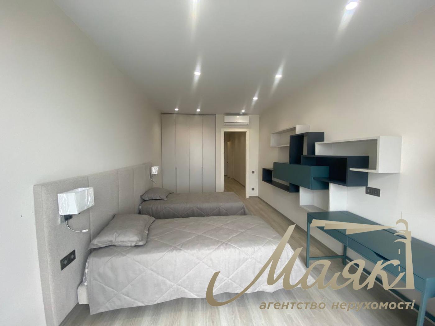 Rent of a 3-room apartment in the Atlantic residential complex at 118 Antonovich Street.