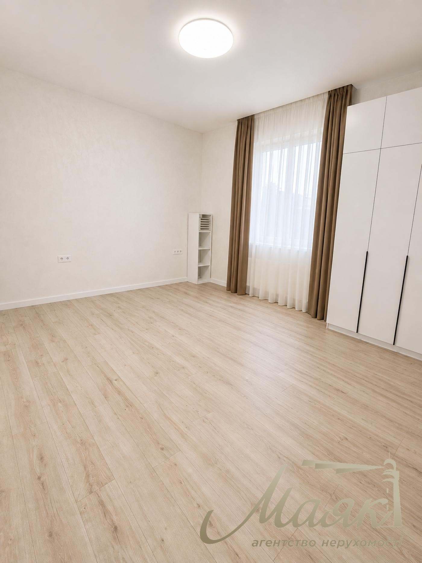 Оренда сучасного будинку площею 137 м² з каміном та терасою в Козині